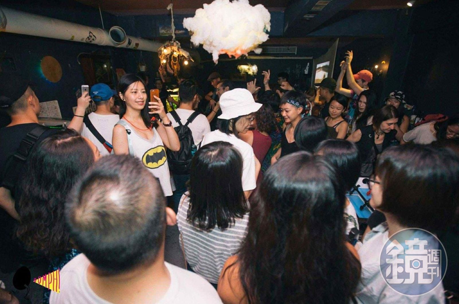 行者地下室曾是藝廊,舉辦過音樂、藝文活動。(行者提供)