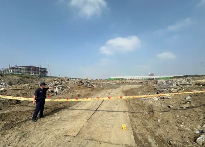 台積電高雄楠梓廠區今日上午發現疑似未爆彈。（高市警局楠梓分局提供）