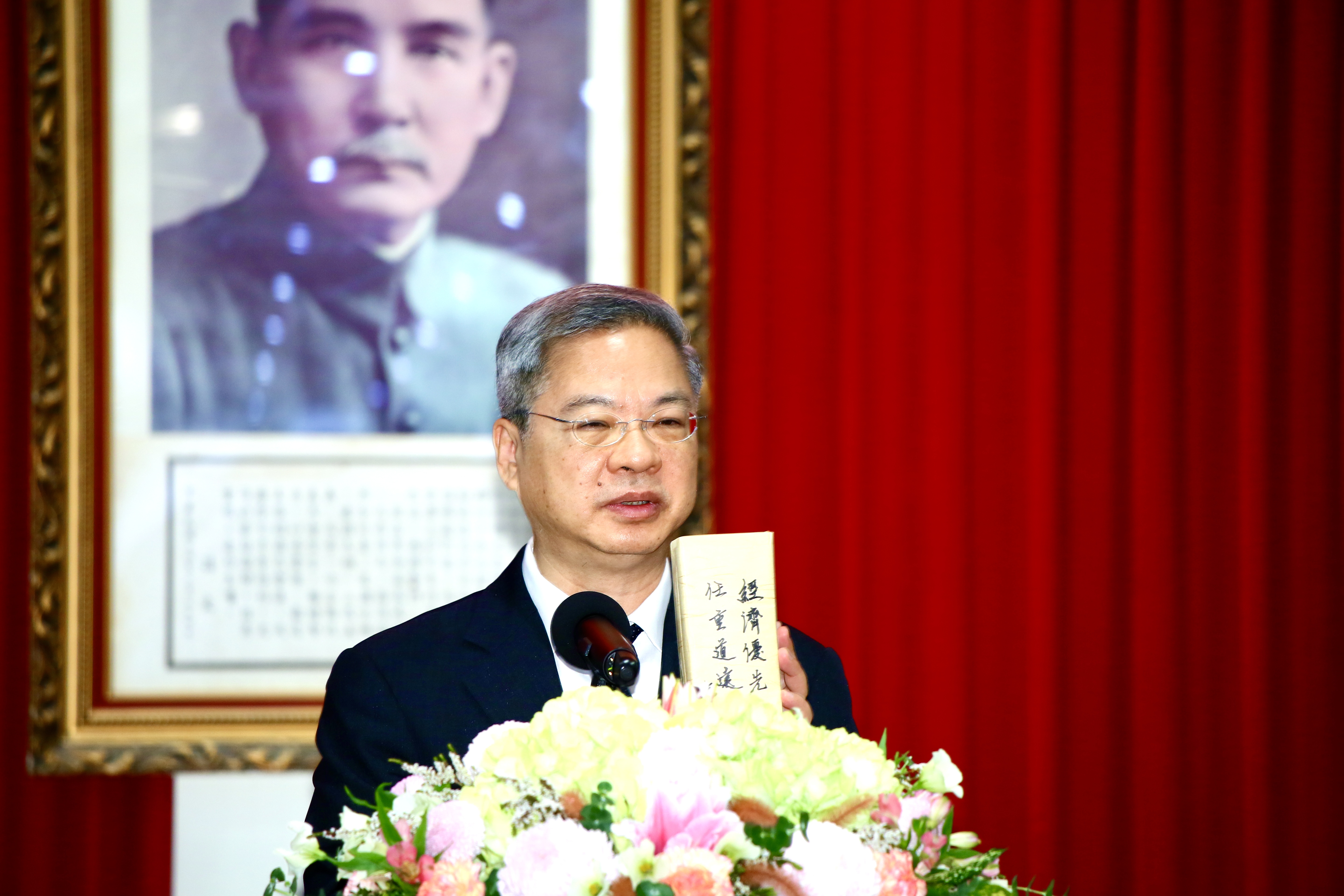 因美國對等關稅影響，台灣已出現大量無薪假，但經濟部對後續談判有信心。（圖為經濟部長龔明鑫）