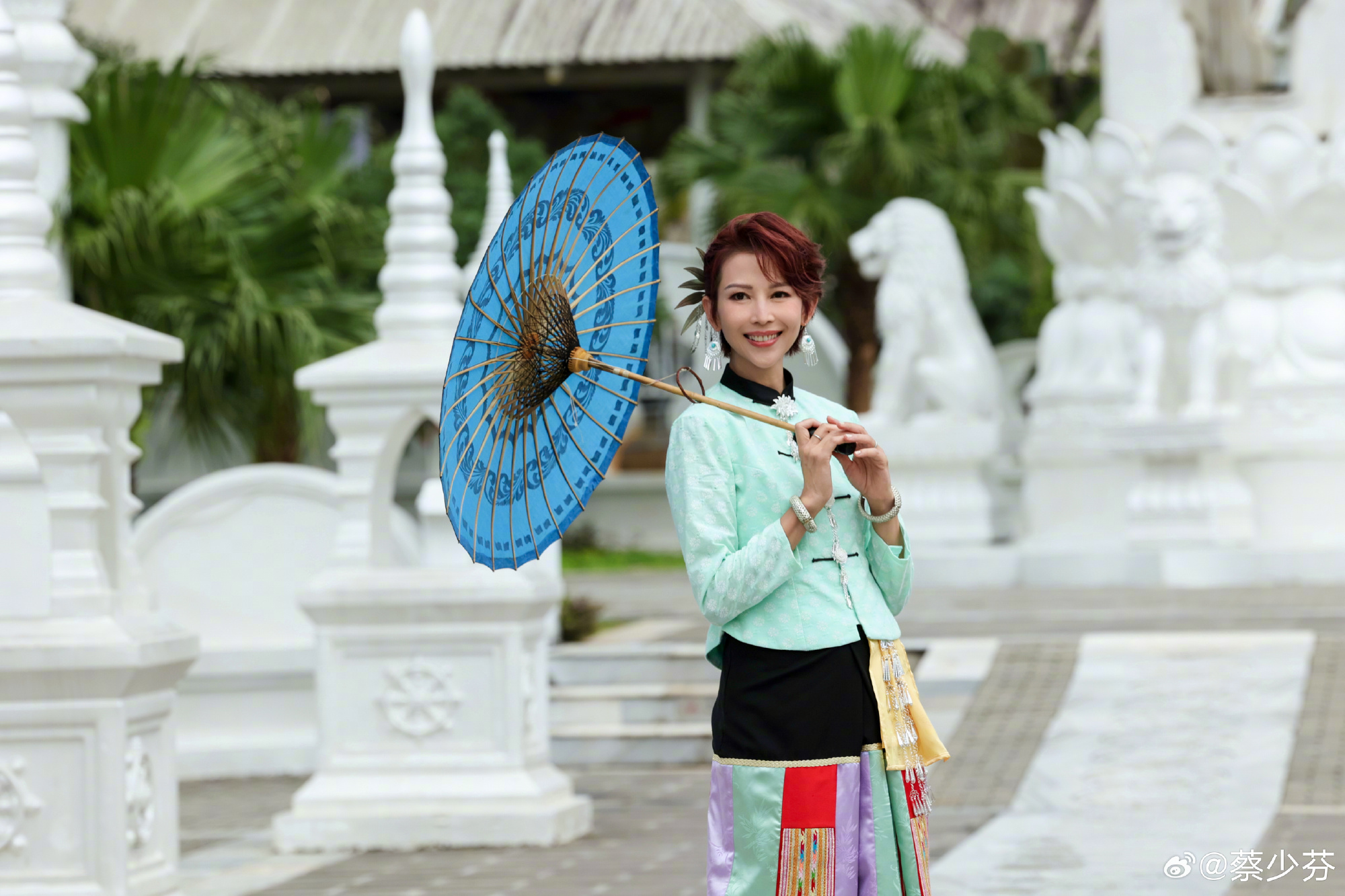 現年51歲的蔡少芬曾是港劇當家花旦，也演過大爆劇《甄嬛傳》，如今在對岸頻上綜藝，頗受歡迎。（翻攝蔡少芬微博）