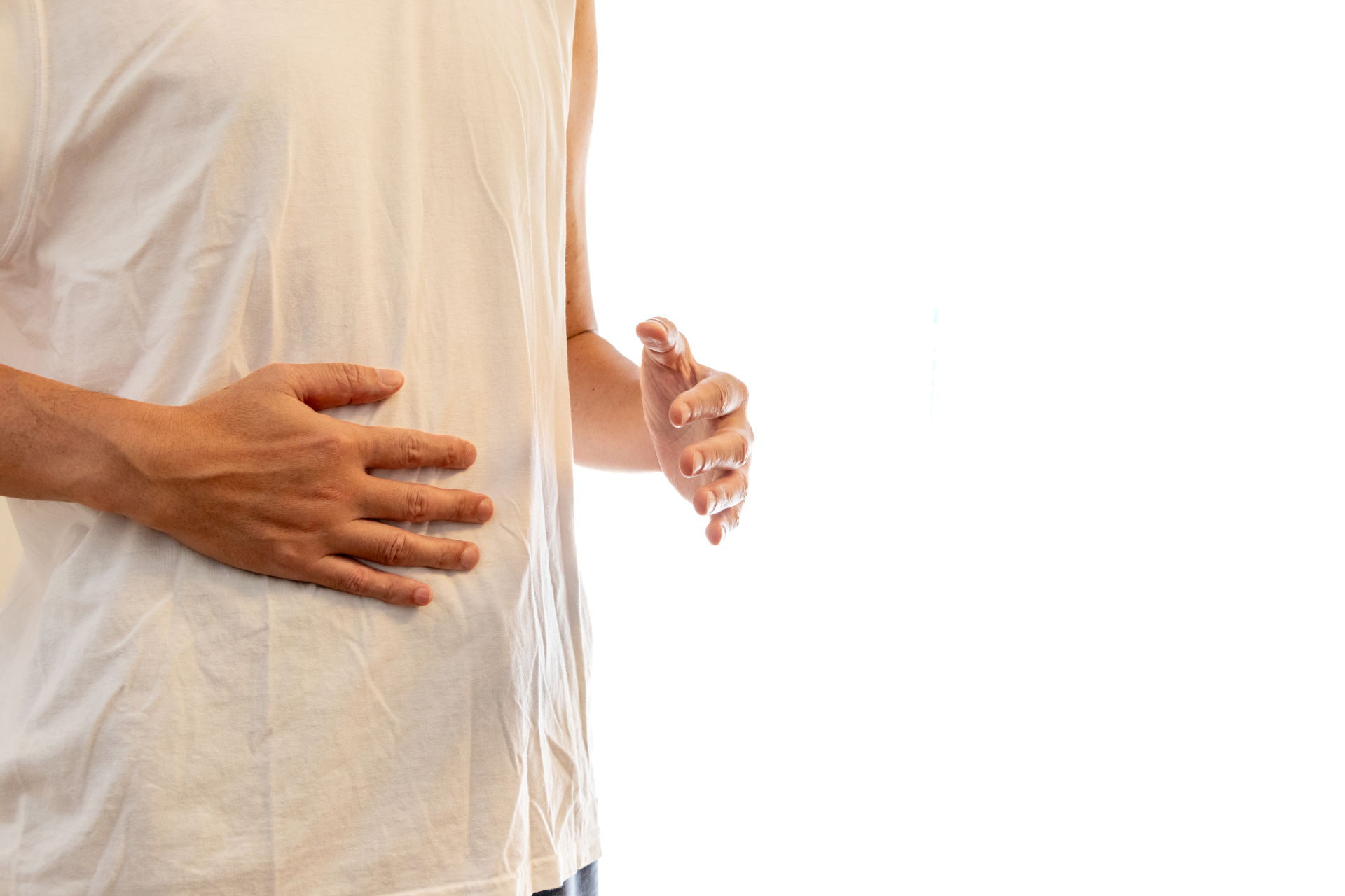 不少人吃完飯後頻頻打嗝、腹脹，甚至長期便秘，往往以為是腸胃功能不好。（翻攝自photo-ac）