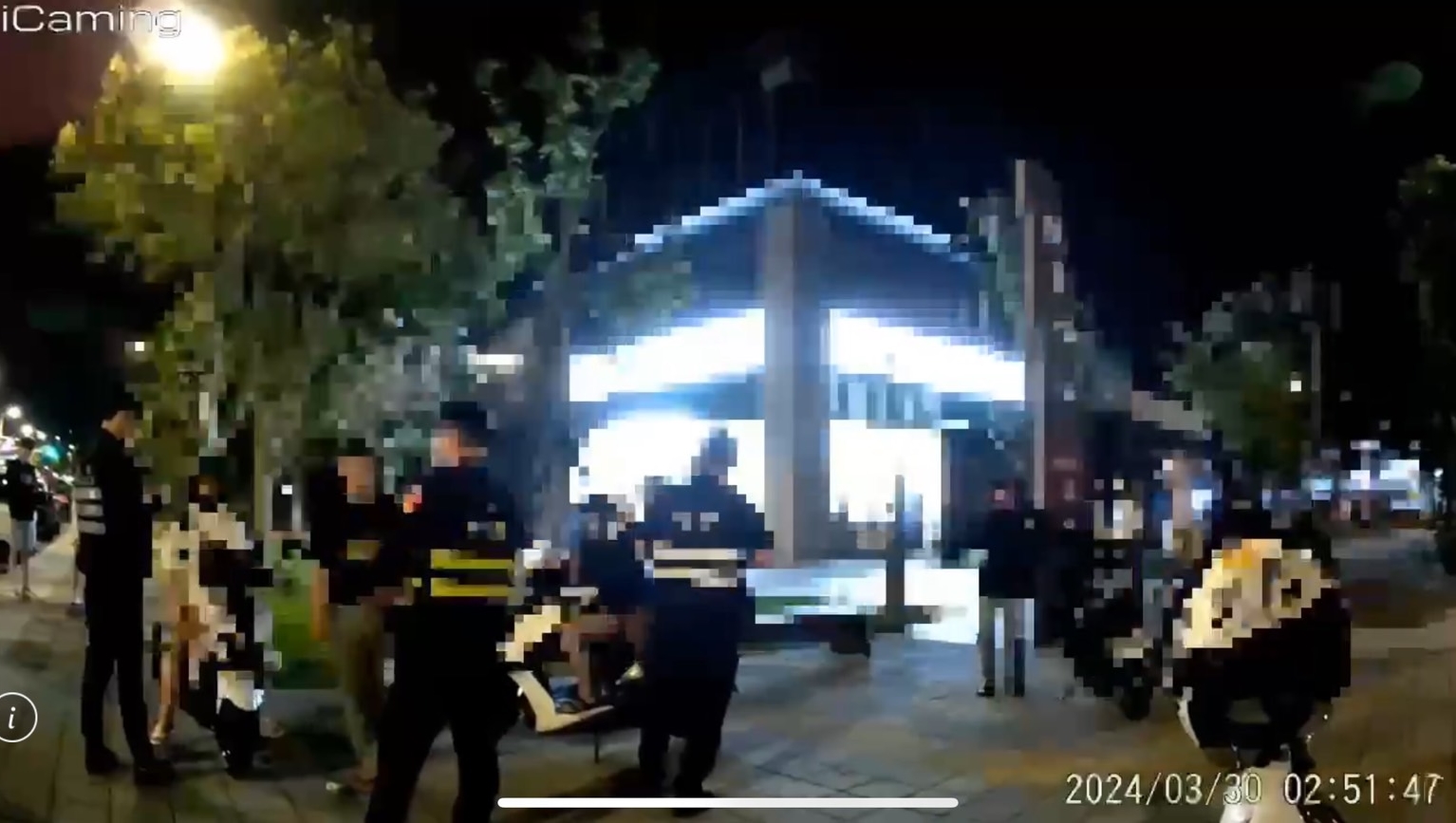 警方發現該批飆車族有人刻意遮蔽車牌、有人沒戴安全帽非常囂張。(翻攝畫面)