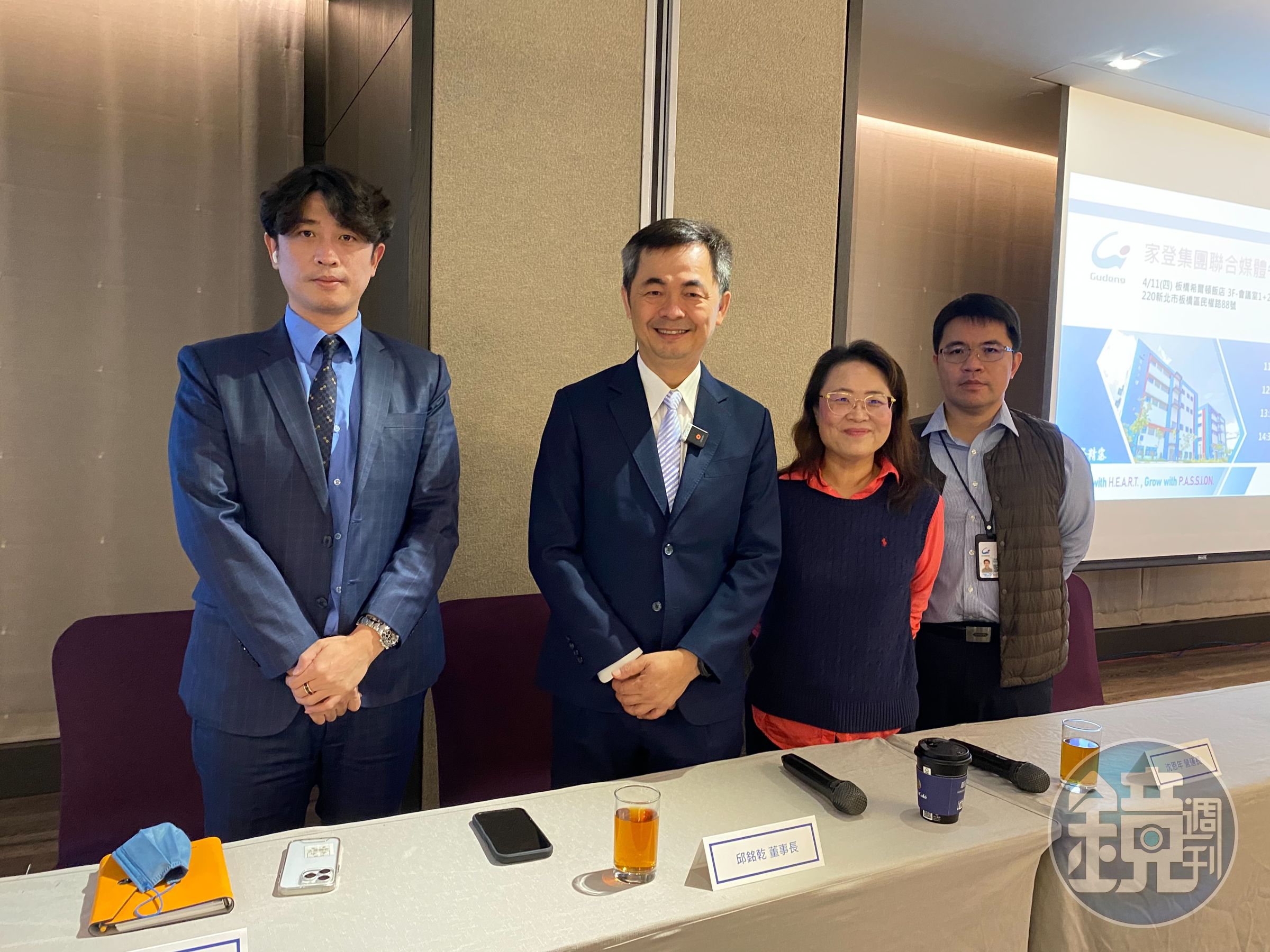 家登精密董事長邱銘乾(左二)表示,假以時日,航太業務將會成為家登主力業務之一。