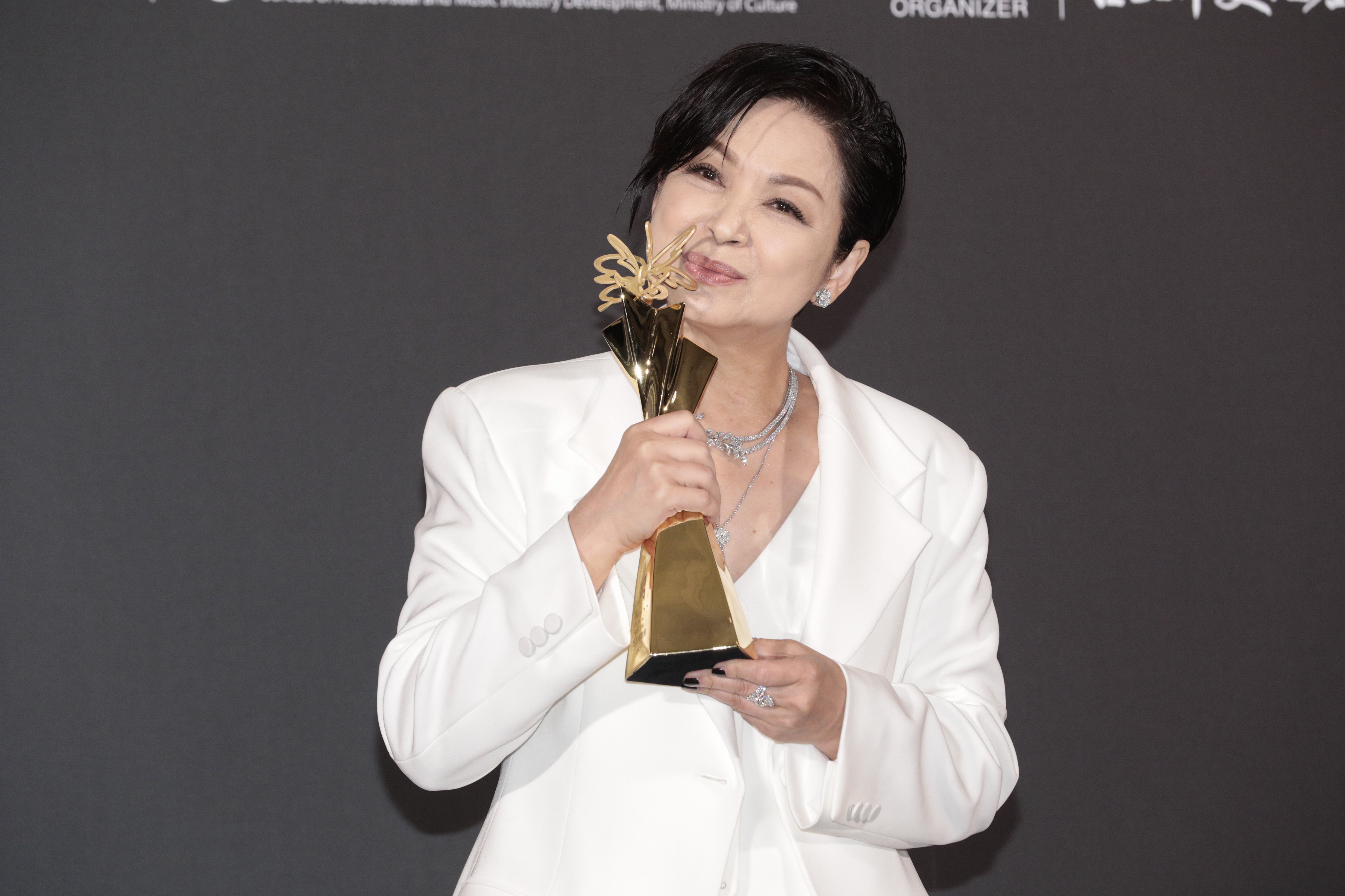 楊貴媚從金鐘獎、金馬獎、一路拿到台北電影獎，還有《愛情萬歲》邊哭邊跨年，不得不說真的相當風光。