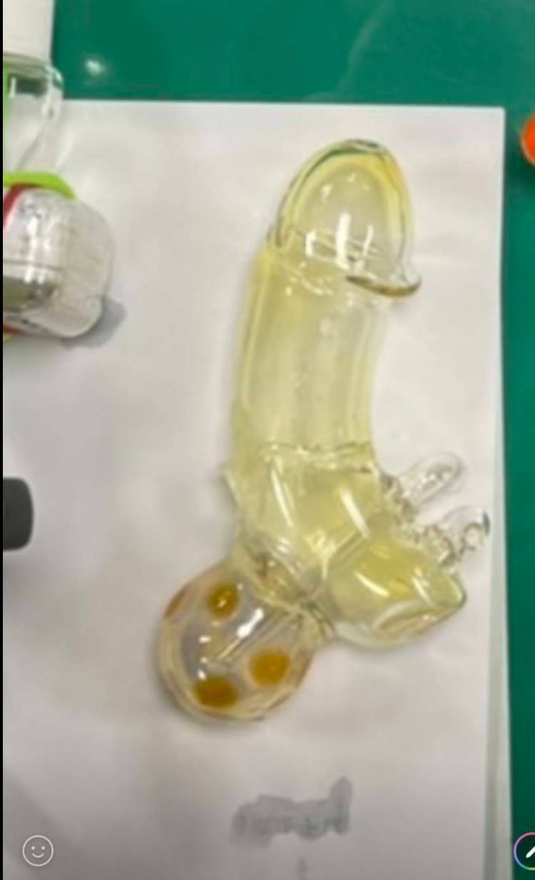 除了毒品之外，警方還銷毀千奇百怪的各種吸毒器具。（警方提供）