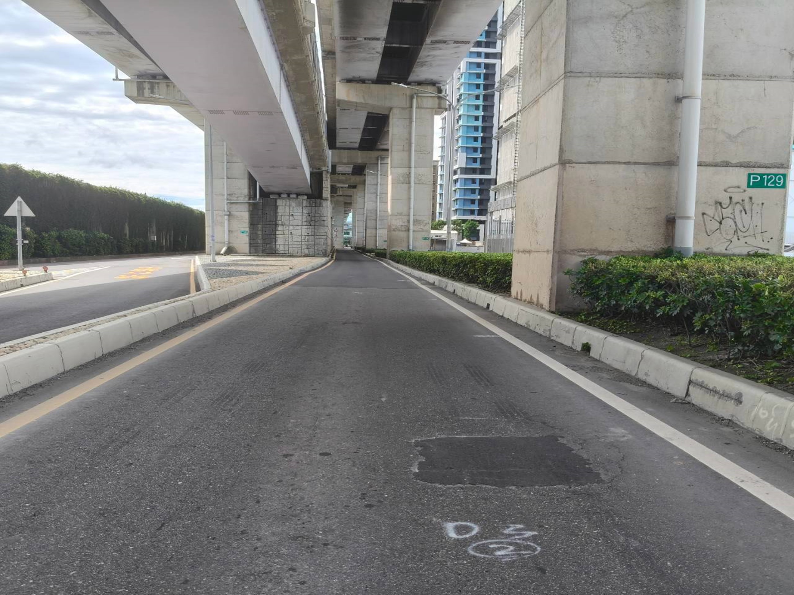 新北環河快速道路4處匝道將於29日至30日夜間進行道路銑鋪作業,施工期間封閉匝道,提醒用路人提前改道。(新北市工務局提供)
