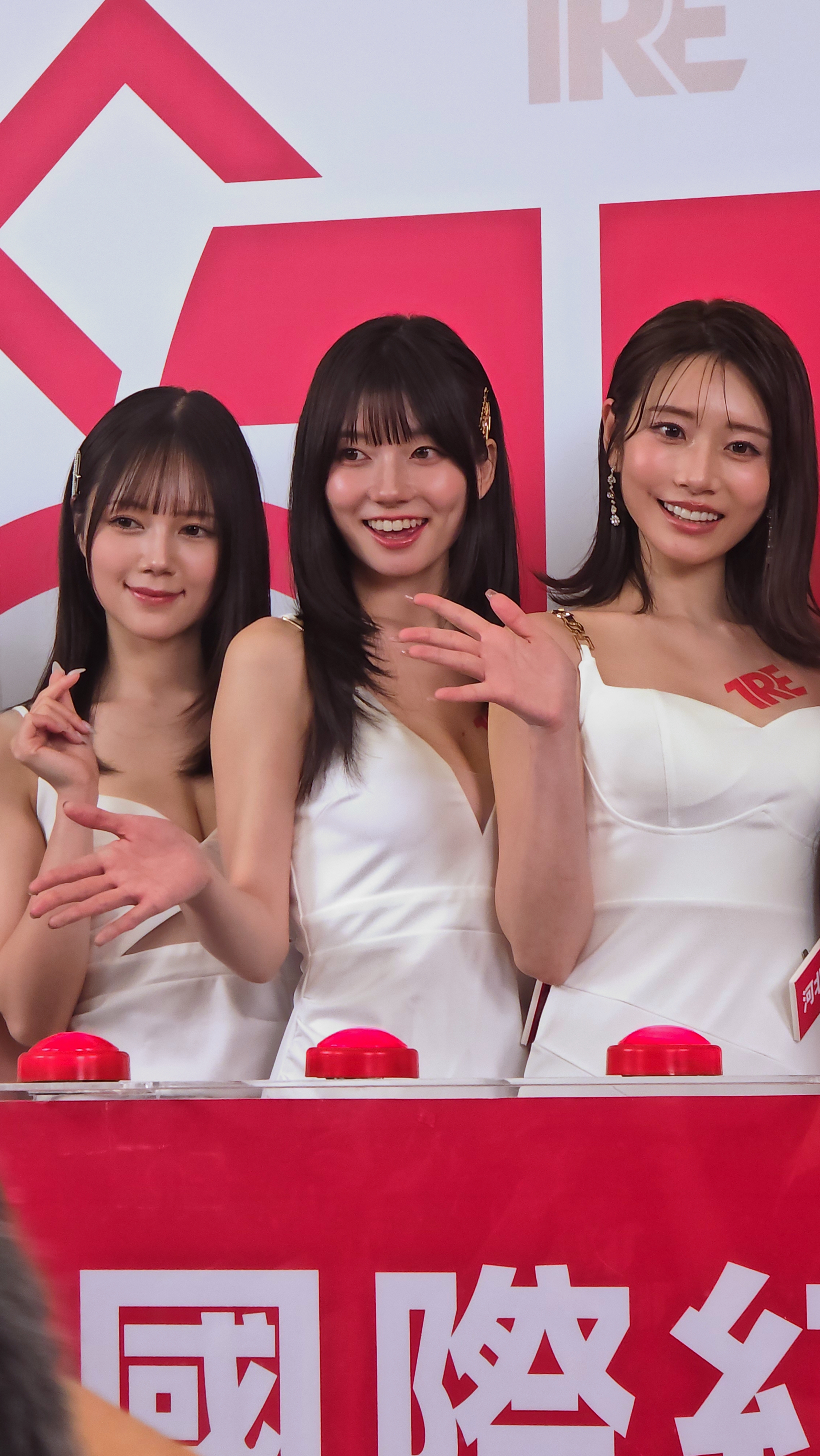 河北彩花（右起）、瀨戶環奈與涼森玲夢本人美得發光。