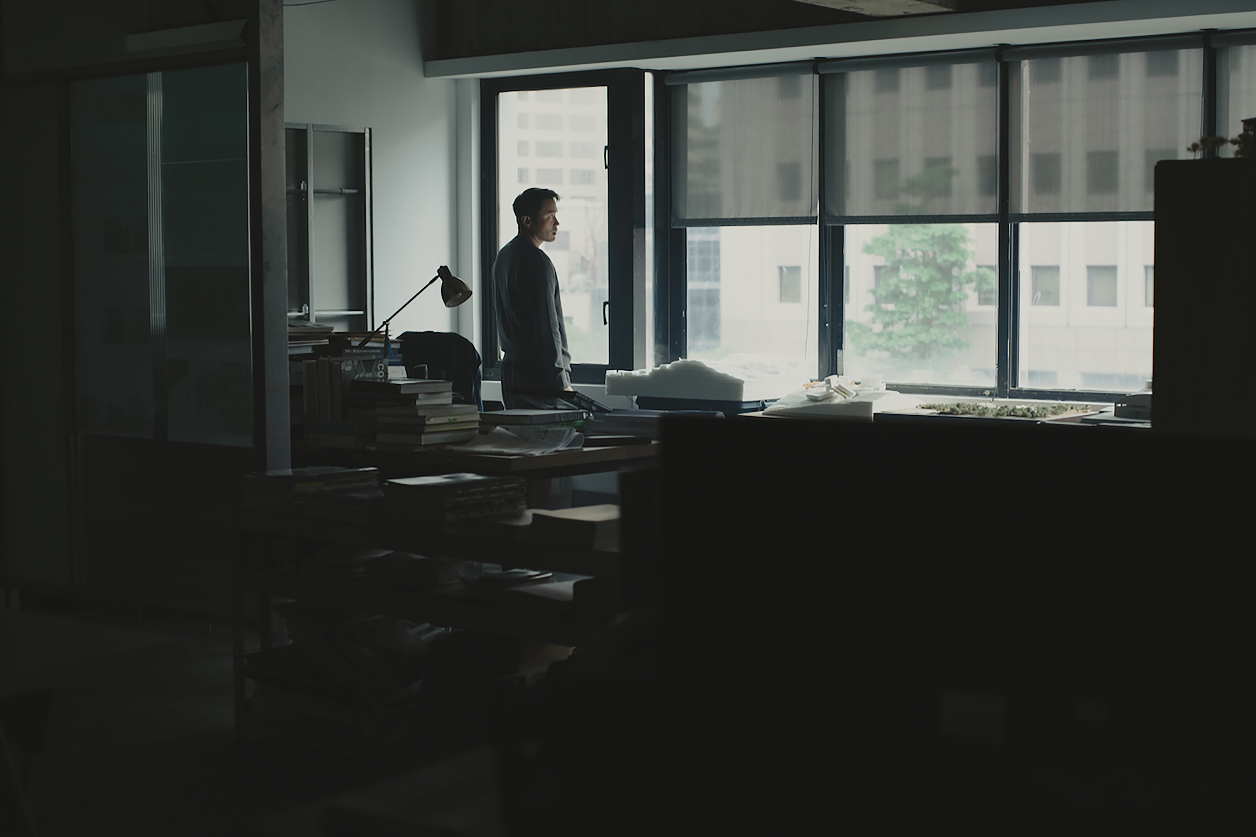 《深度安靜》男主角張孝全細膩演繹角色的深層情感。(風起娛樂提供)