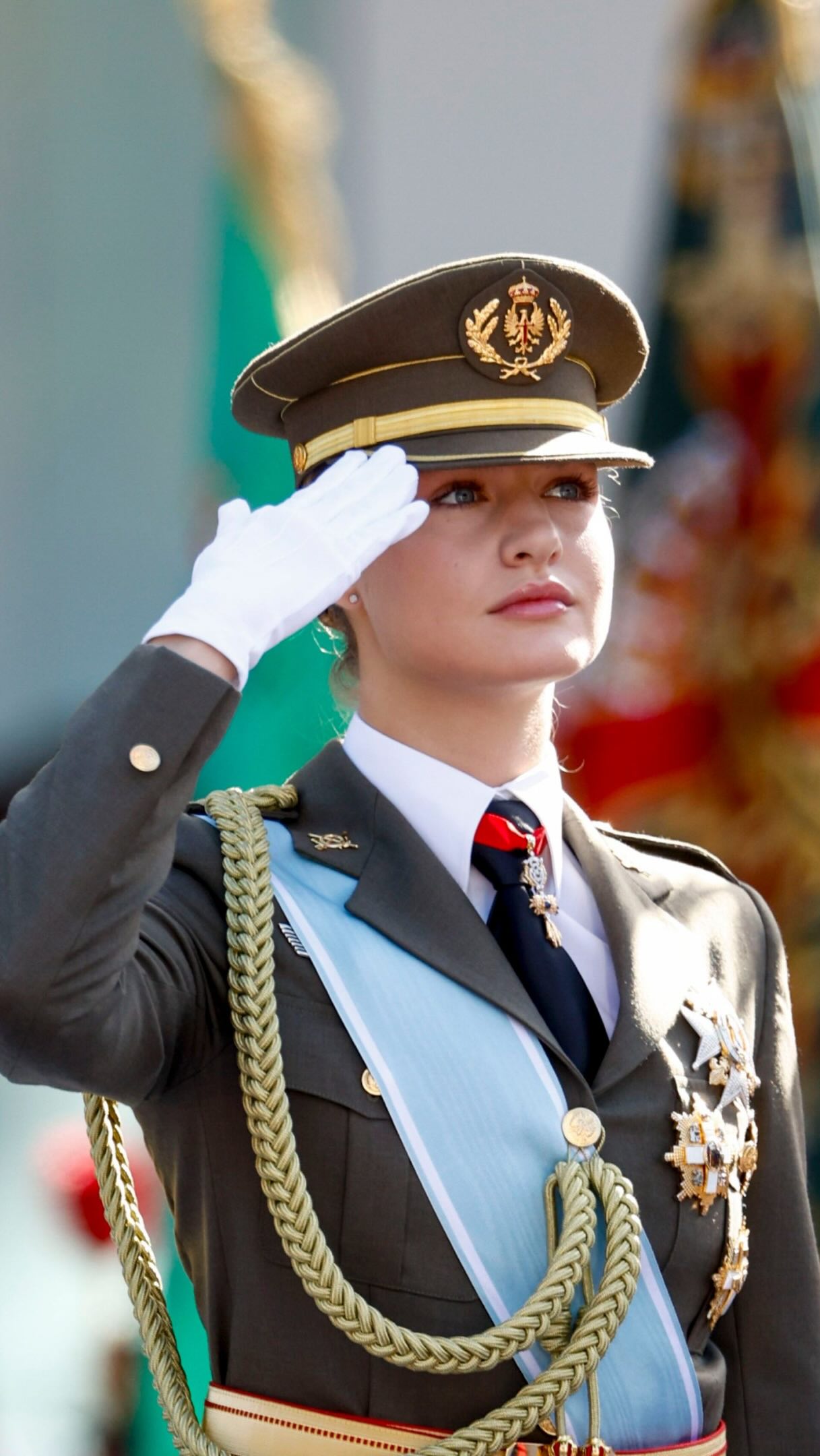 萊昂諾有「歐洲最美公主」稱號,在國慶日身穿陸軍制服閱兵。(翻攝vanitatis IG)