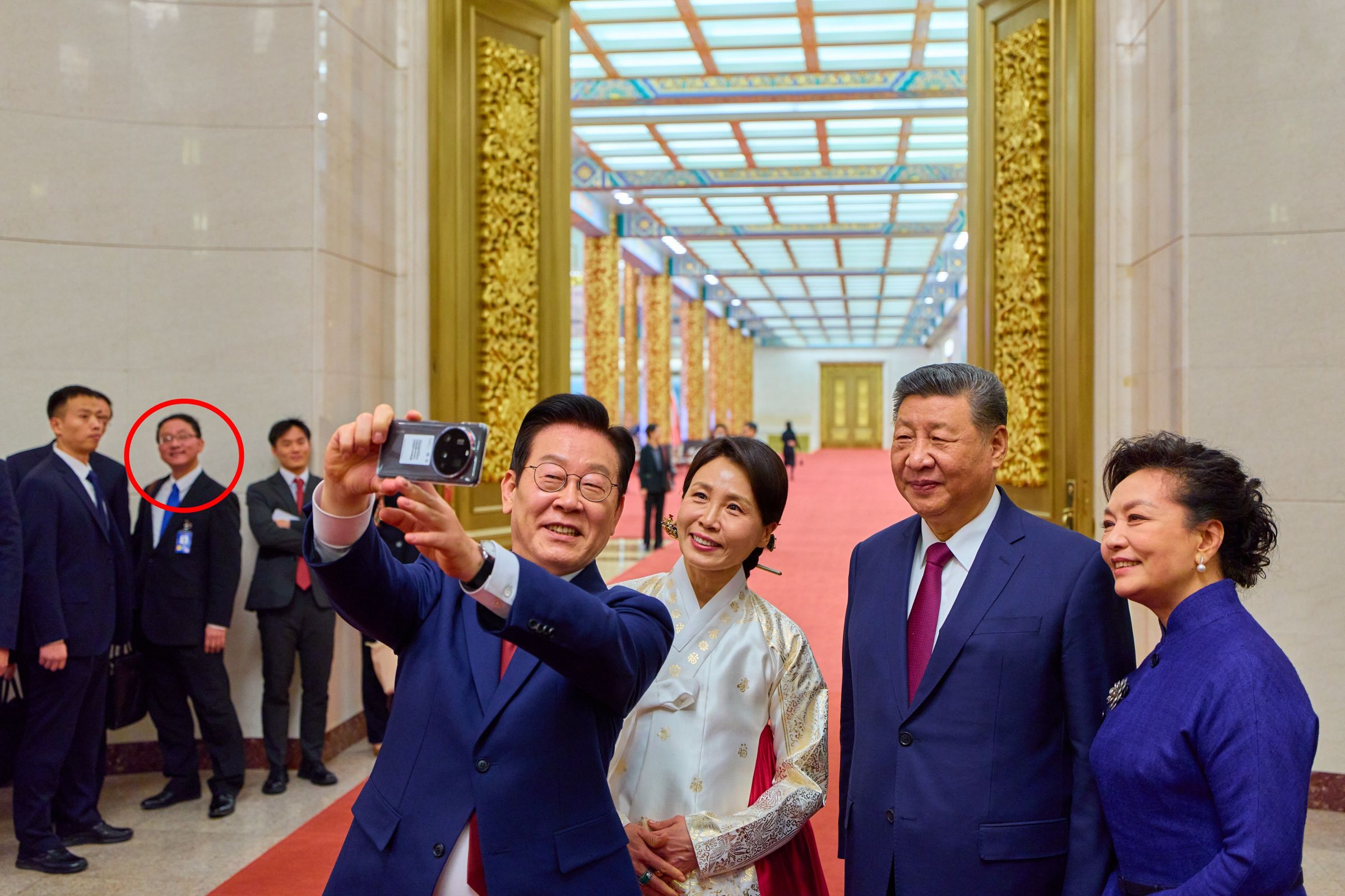 南韓總統李在明與中國國家主席習近平舉行首腦會談,中國外交部亞洲司司長劉勁松其「表情溫差」竟意外成為焦點。(翻攝自李在明 X)
