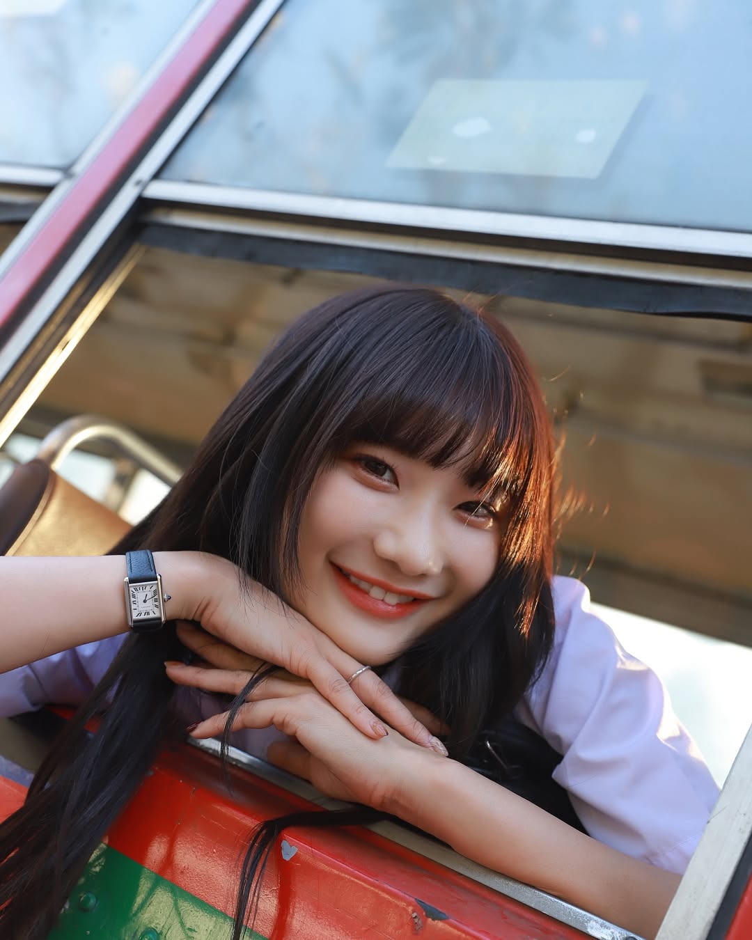愛莉莎莎的錶，極有可能是卡地亞Tank Must錶款。（翻攝愛莉莎莎IG）