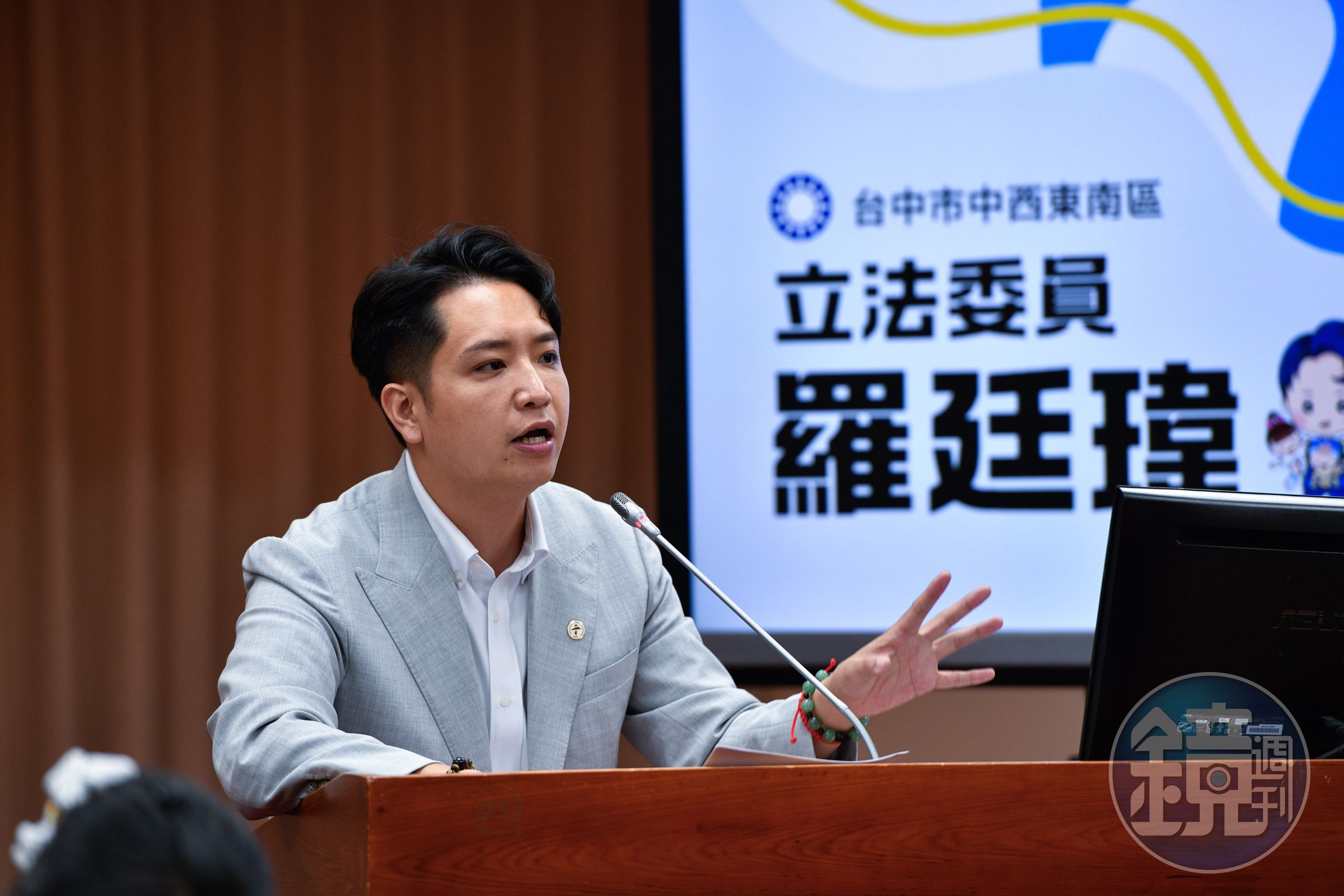 藍委羅廷瑋被指控耍官威,風波持續延燒。
