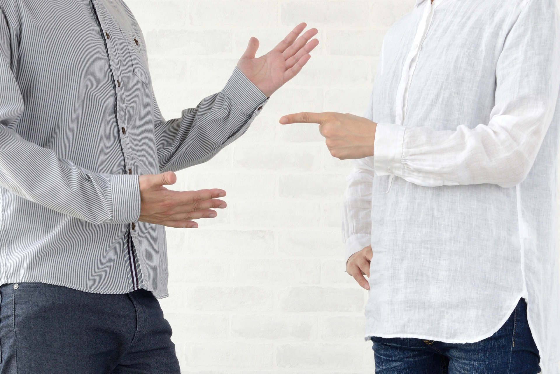 一名婦人不滿意兒子與已婚女子交往，當街大罵該女，反而遭到控告公然侮辱。（示意圖，取自photoAC）