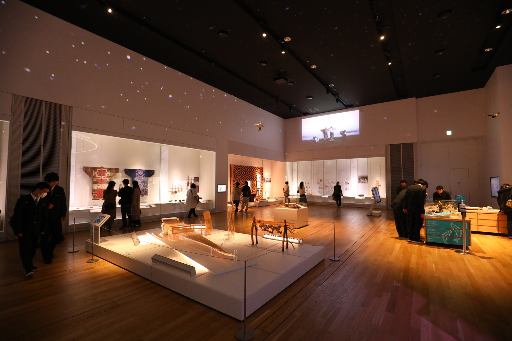 博物館內展出服飾、謀生方式、祭典等各種愛努族文化。