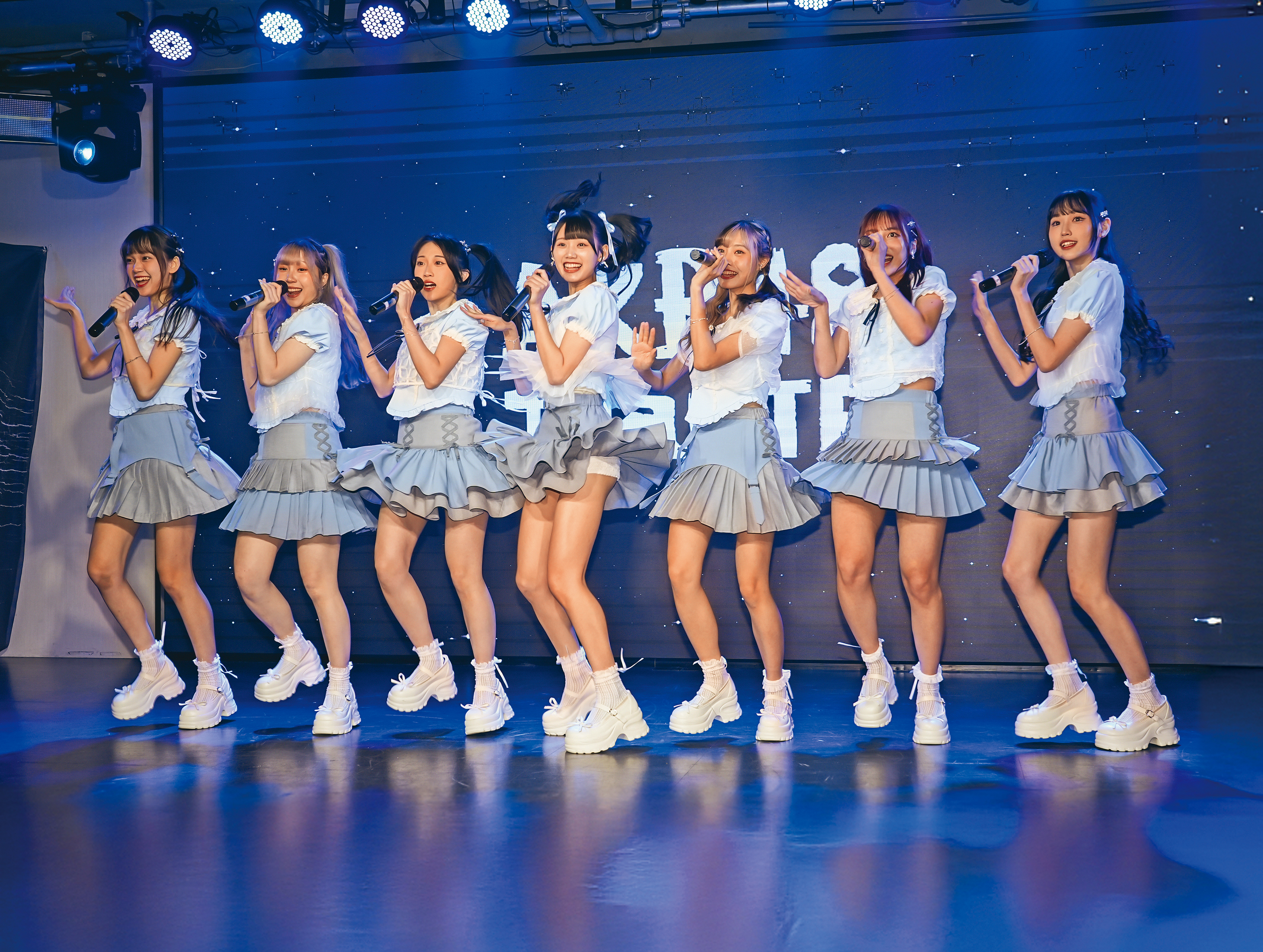 AKB48 Team TP成員于馨（中）跳到忘我，一不小心底褲外洩，太犯規了！