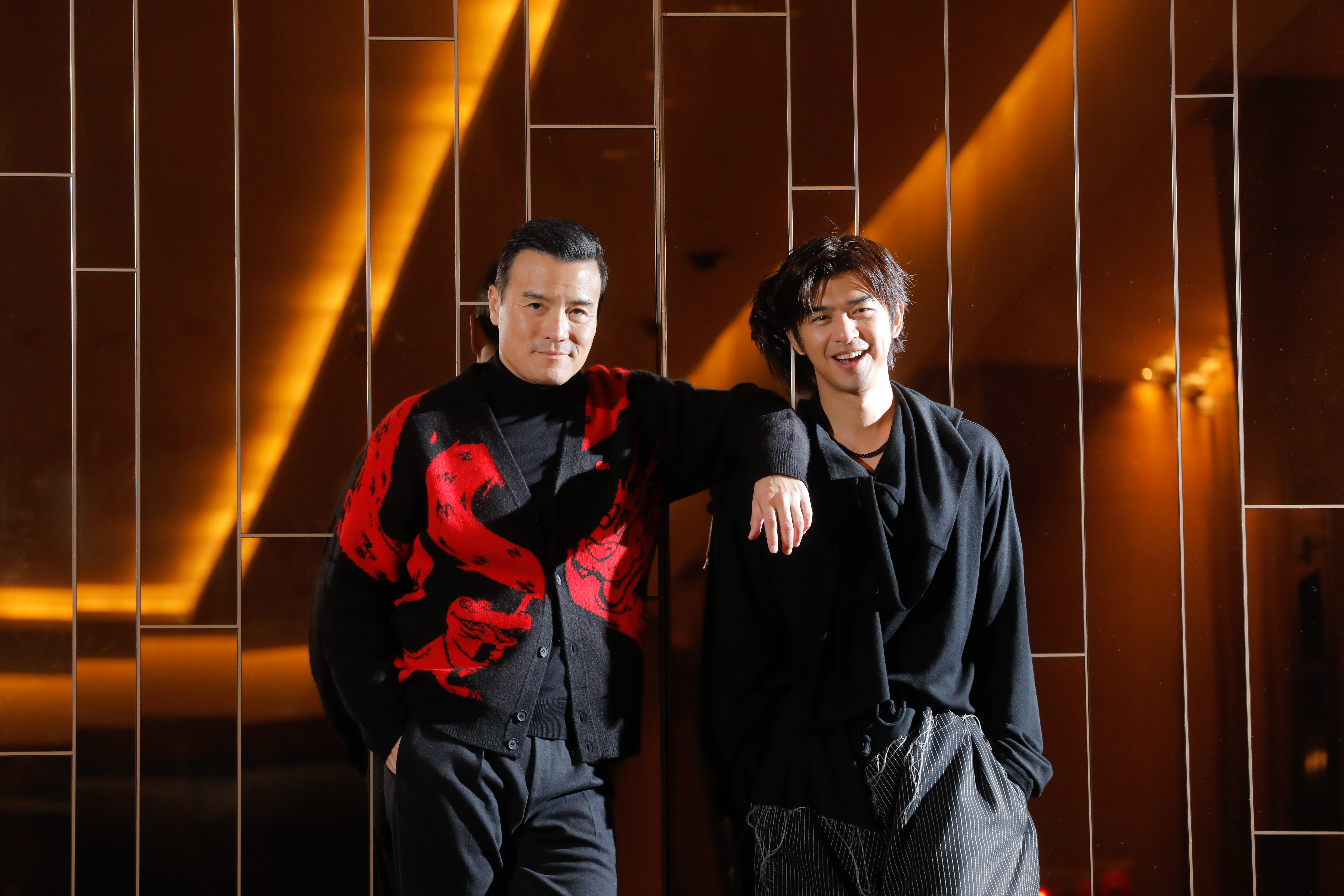 陳柏霖與李銘忠被年齡比他們小的林哲熹與蔡凡熙認證在片場常像個「老屁孩」，雖也很愛打鬧，但2人也承認必須盡量跟上年輕人的思維。