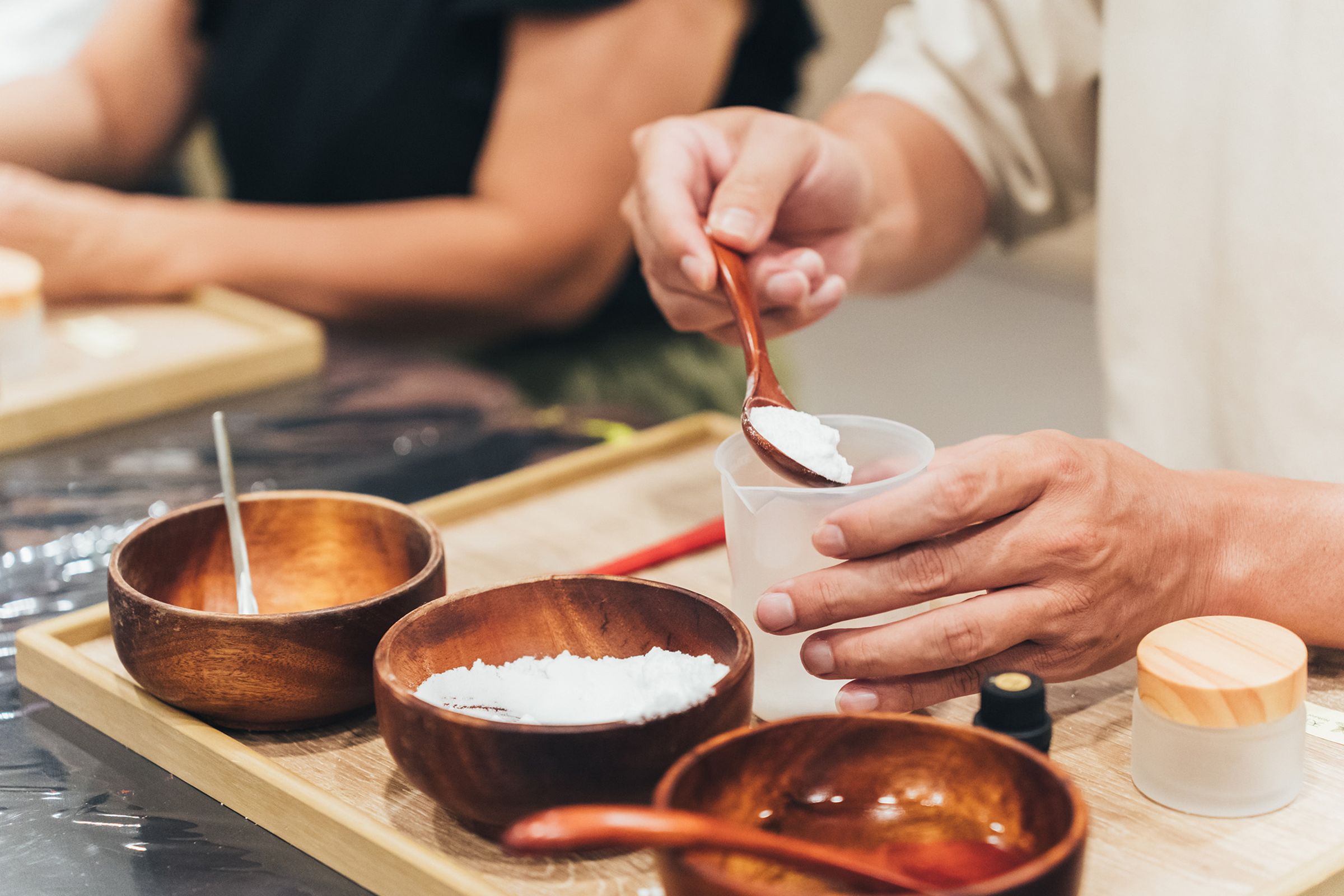 除了精彩的戶外活動,住客也能在飯店內體驗自己動手做天然牙膏。(太魯閣晶英酒店提供)