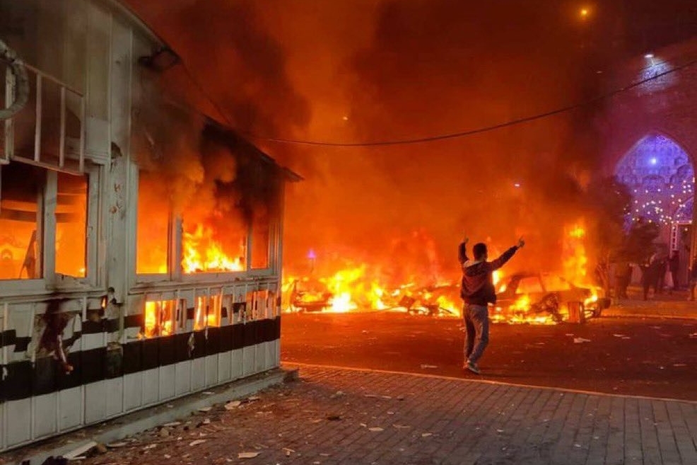 伊朗爆發了近年來最大規模的反政府示威活動。（翻攝自@NiohBerg X）