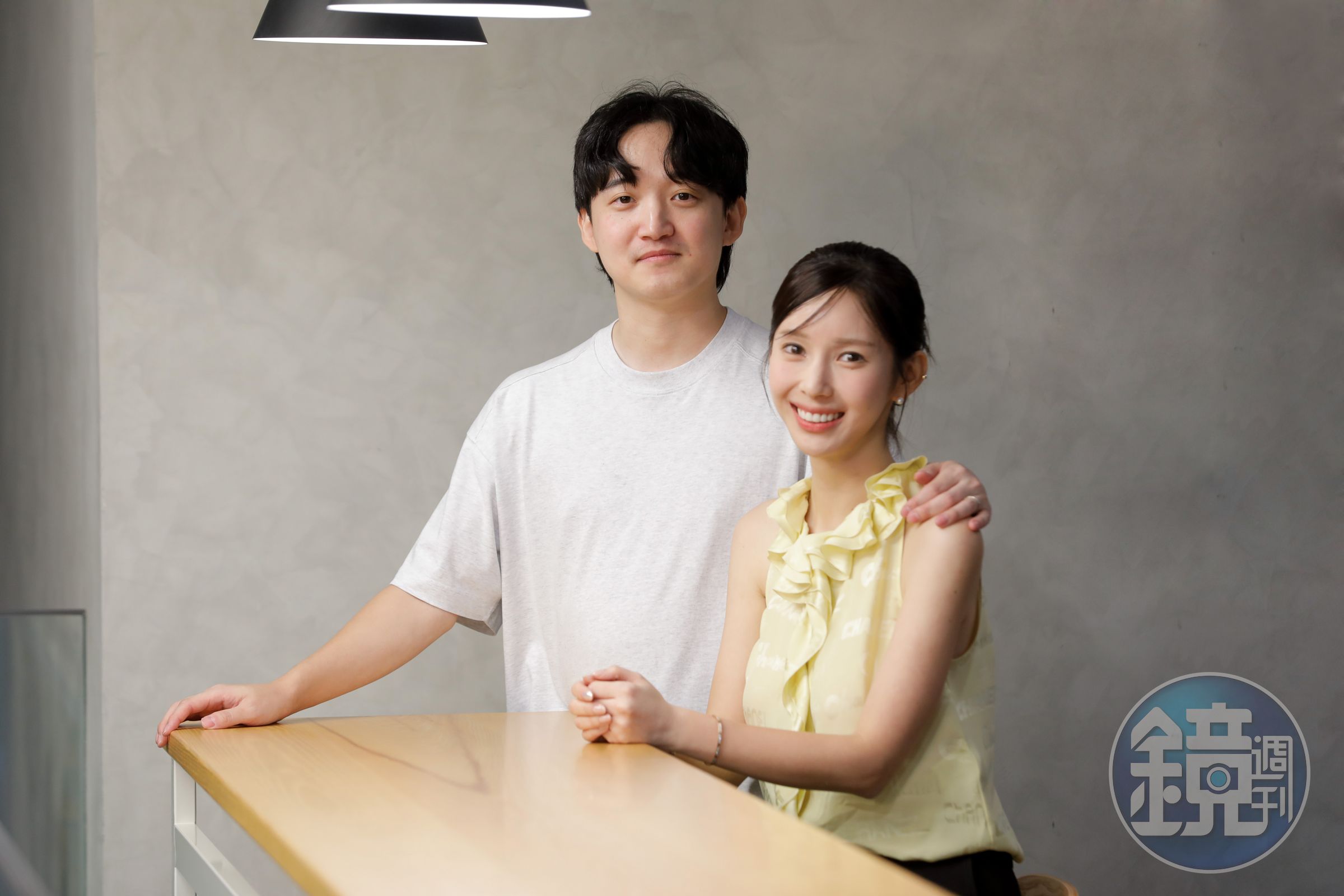 韓國網漫作家夫妻檔田善旭（左）與Yaongyi（右）接受本刊專訪，分享創作歷程。