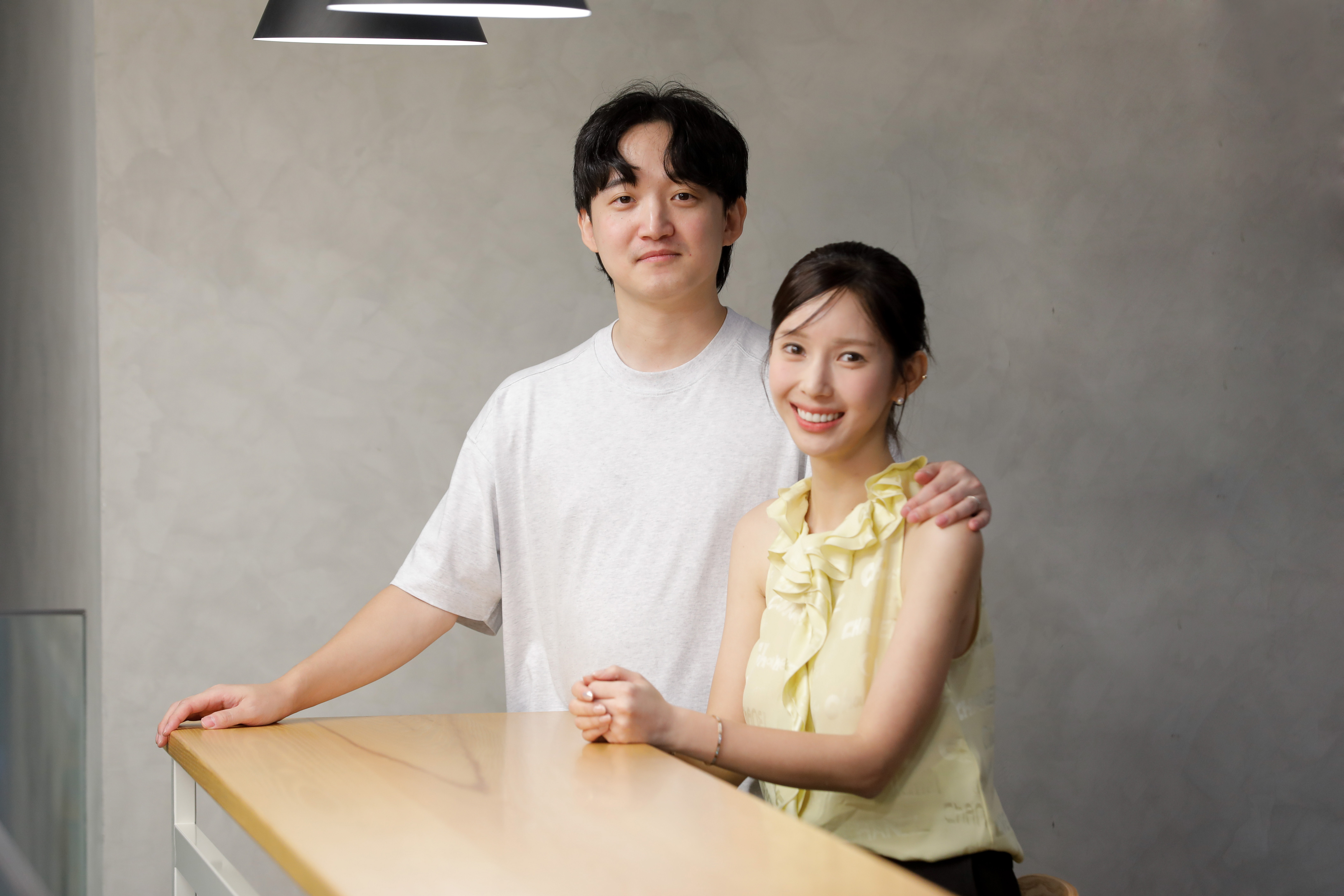 韓國網漫作家夫妻檔田善旭（左）與Yaongyi（右）接受本刊專訪，分享創作歷程。