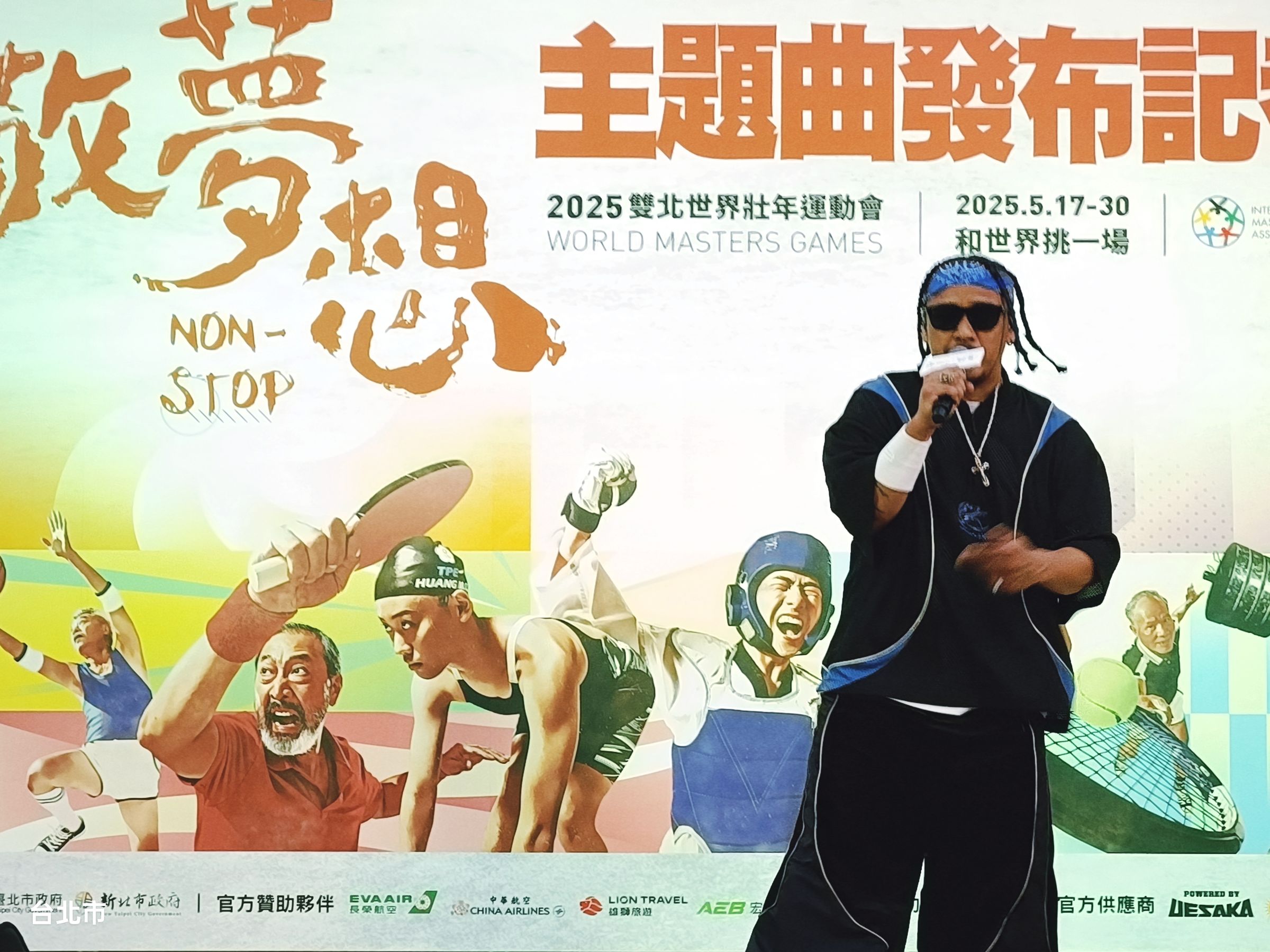 金曲原民歌王葛西瓦,以中、英、原民語獻唱2025世壯運主題曲〈敬夢想〉。(台北市政府文化局提供)