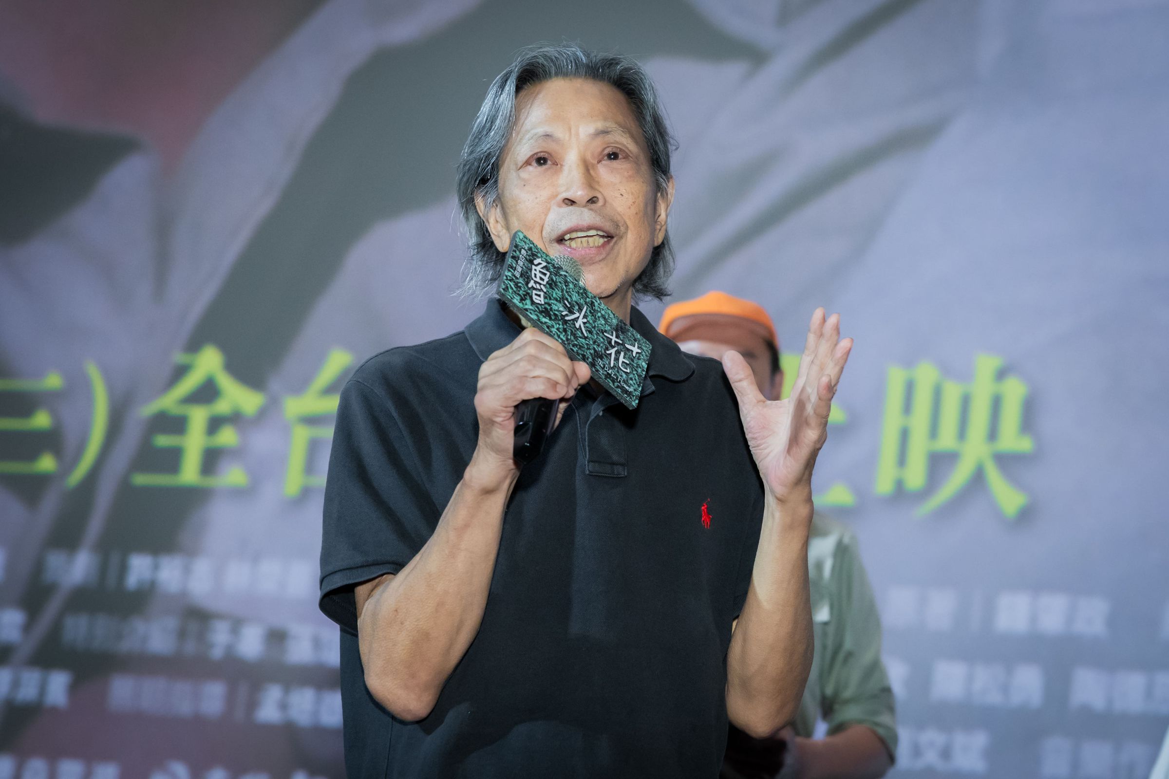 《魯冰花》原著小說作者鍾肇政之子鍾延威哽咽分享當年父親觀影時,被啜泣聲喚醒的回憶。(國家電影及視聽文化中心提供)