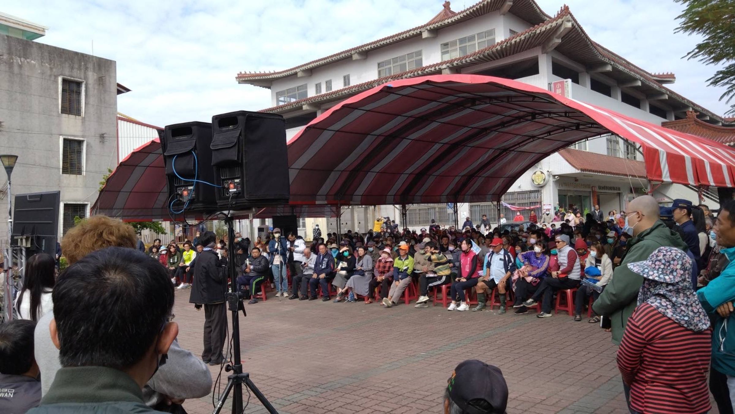 台南市府經發局今日上午在柳營小腳腿活動中心舉行「柳營科工區興建焚化爐公聽會」。（翻攝畫面）