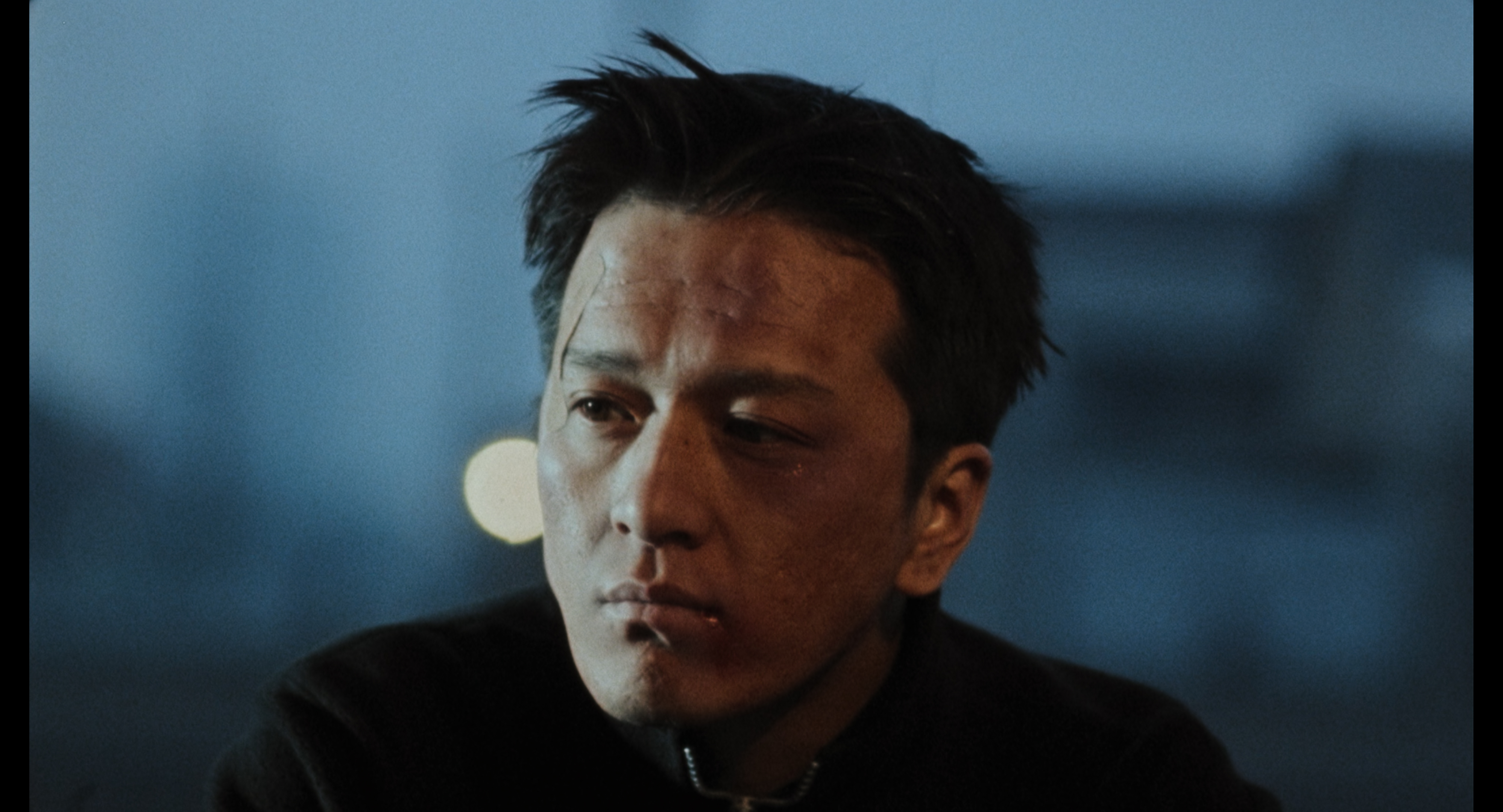 劇場出身的賈宏聲是婁燁的藝術圈好友 ，有靈性的自然神韻成為《蘇州河》男主角。（前景娛樂提供）