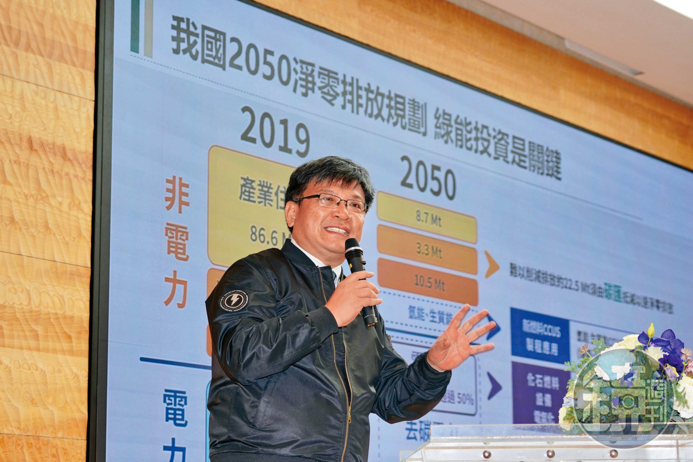 台電海底輸氣管線標案4度流標，外界質疑過程缺乏競爭機制，非常不合理。圖為台電董事長曾文生。