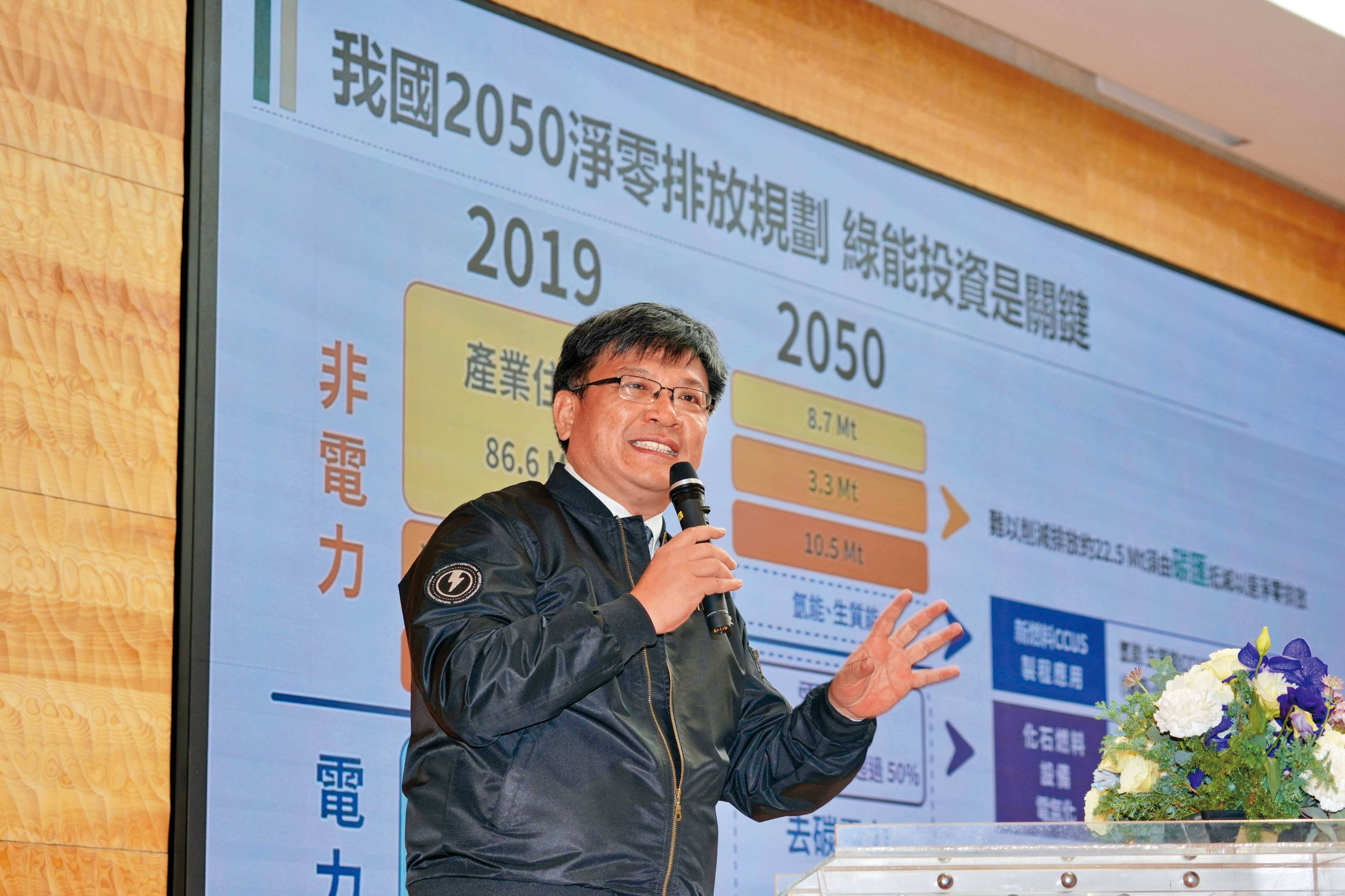 台電海底輸氣管線標案4度流標，外界質疑過程缺乏競爭機制，非常不合理。圖為台電董事長曾文生。
