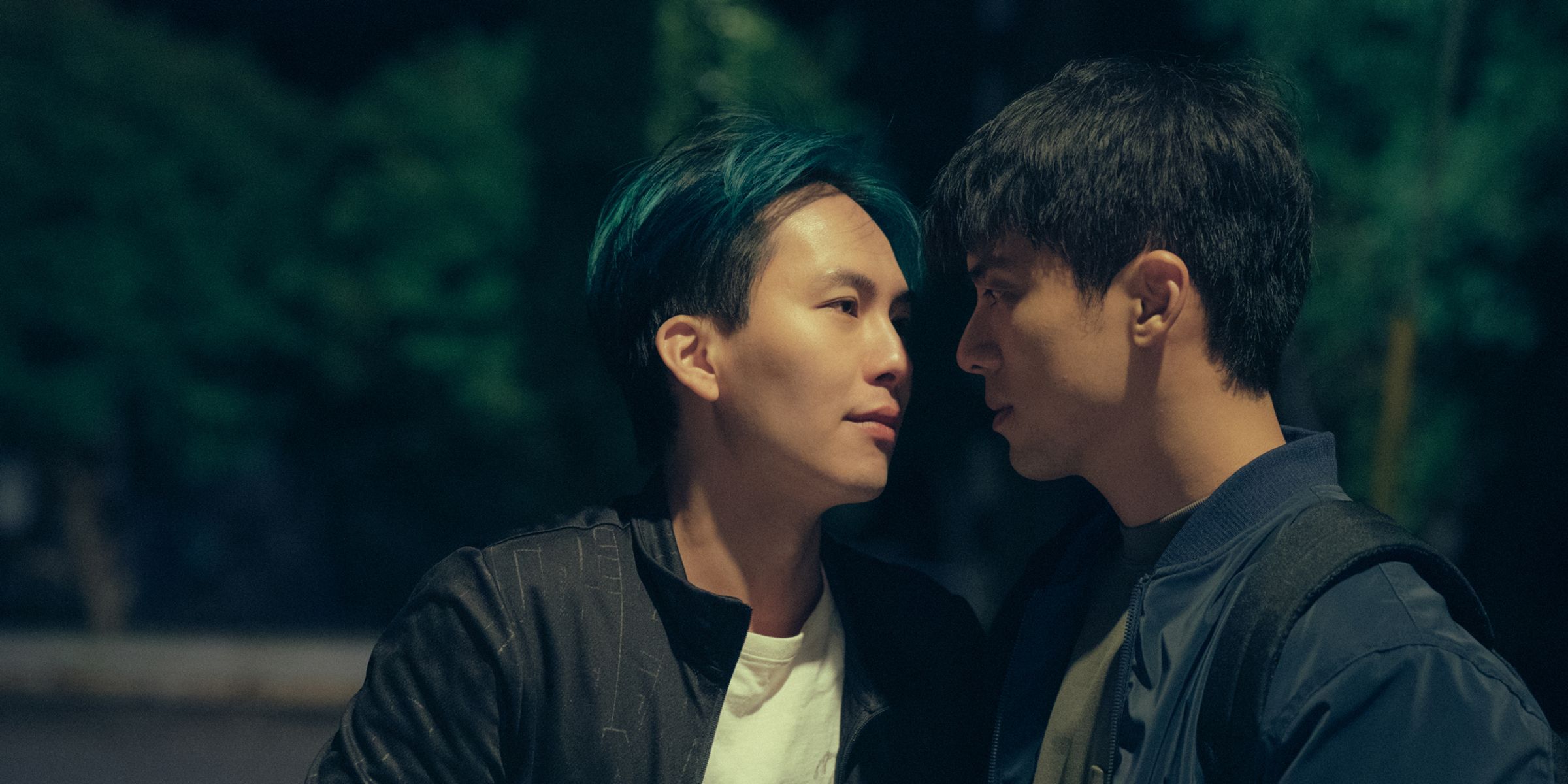 《愛愛內含光》觸及各種大膽的性愛話題,當然也包括同志戀情。(Netflix提供)