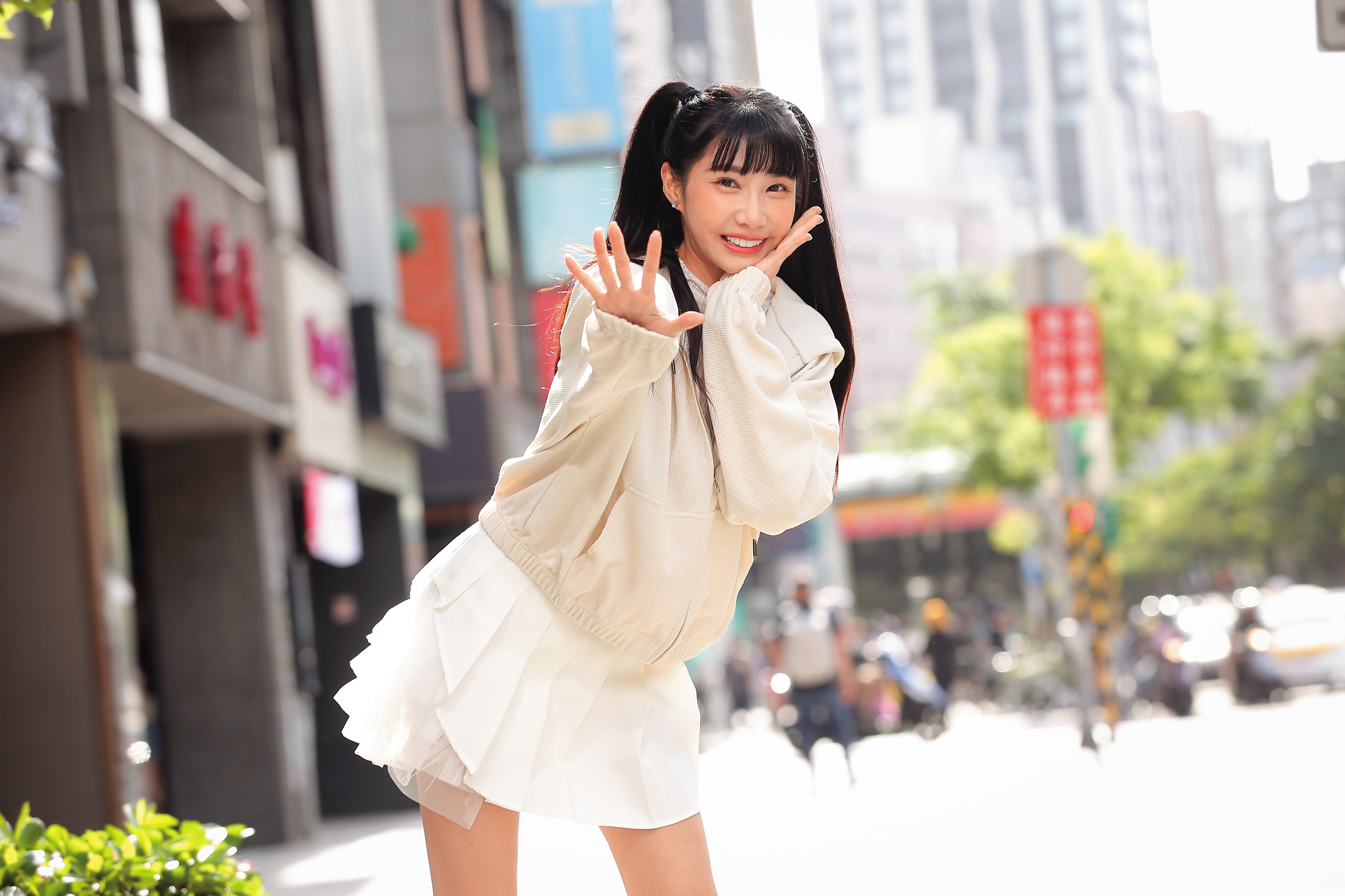 當了四年樂天女孩，筠熹今年接下樂天桃猿啦啦隊長的重任。