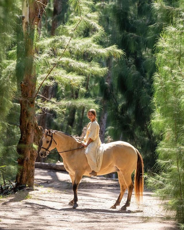 阿拉貝拉是小小馬術高手。(翻攝ivankatrump IG)
