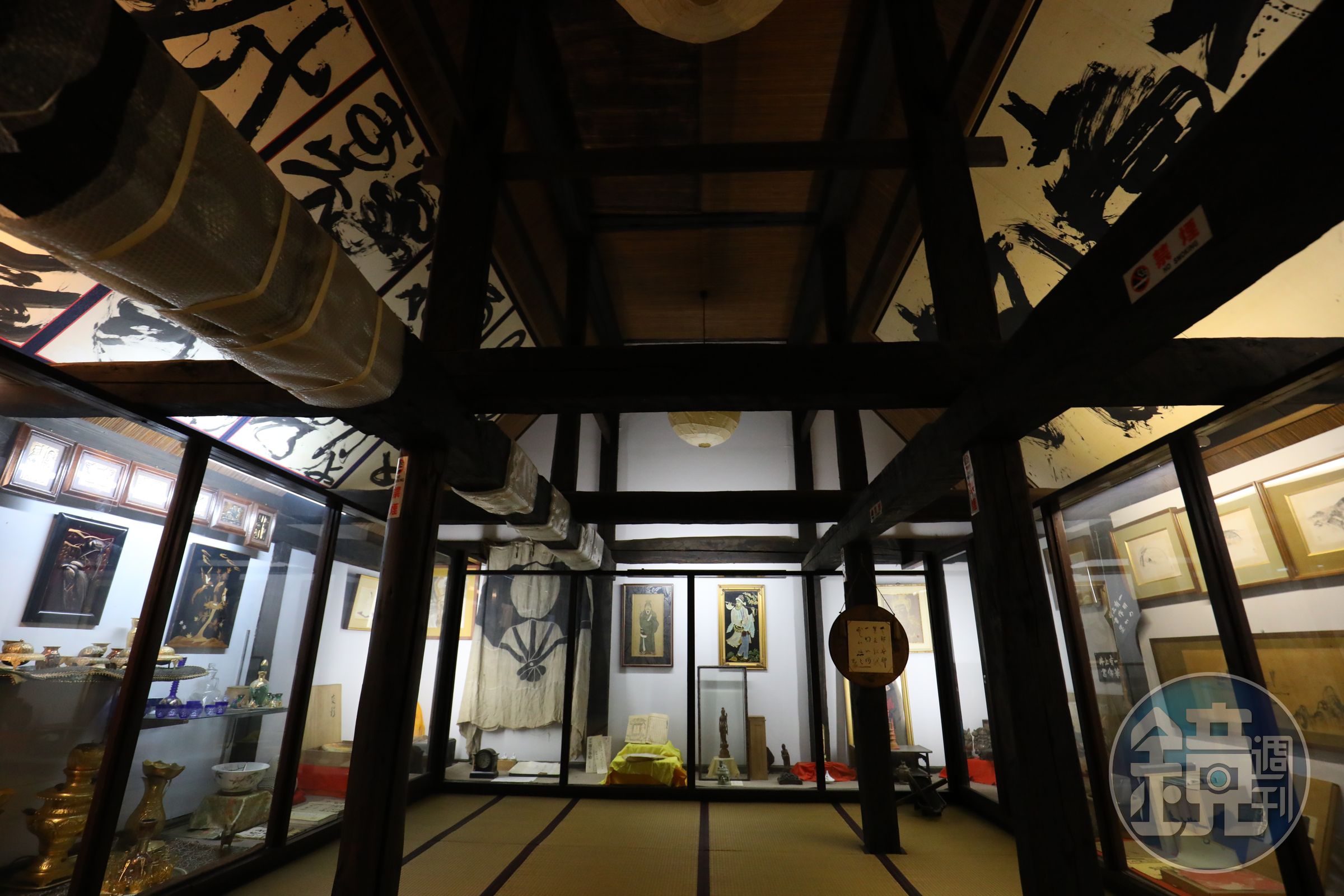 老屋2樓展示著店主澤田夫婦走遍世界各地的收藏。