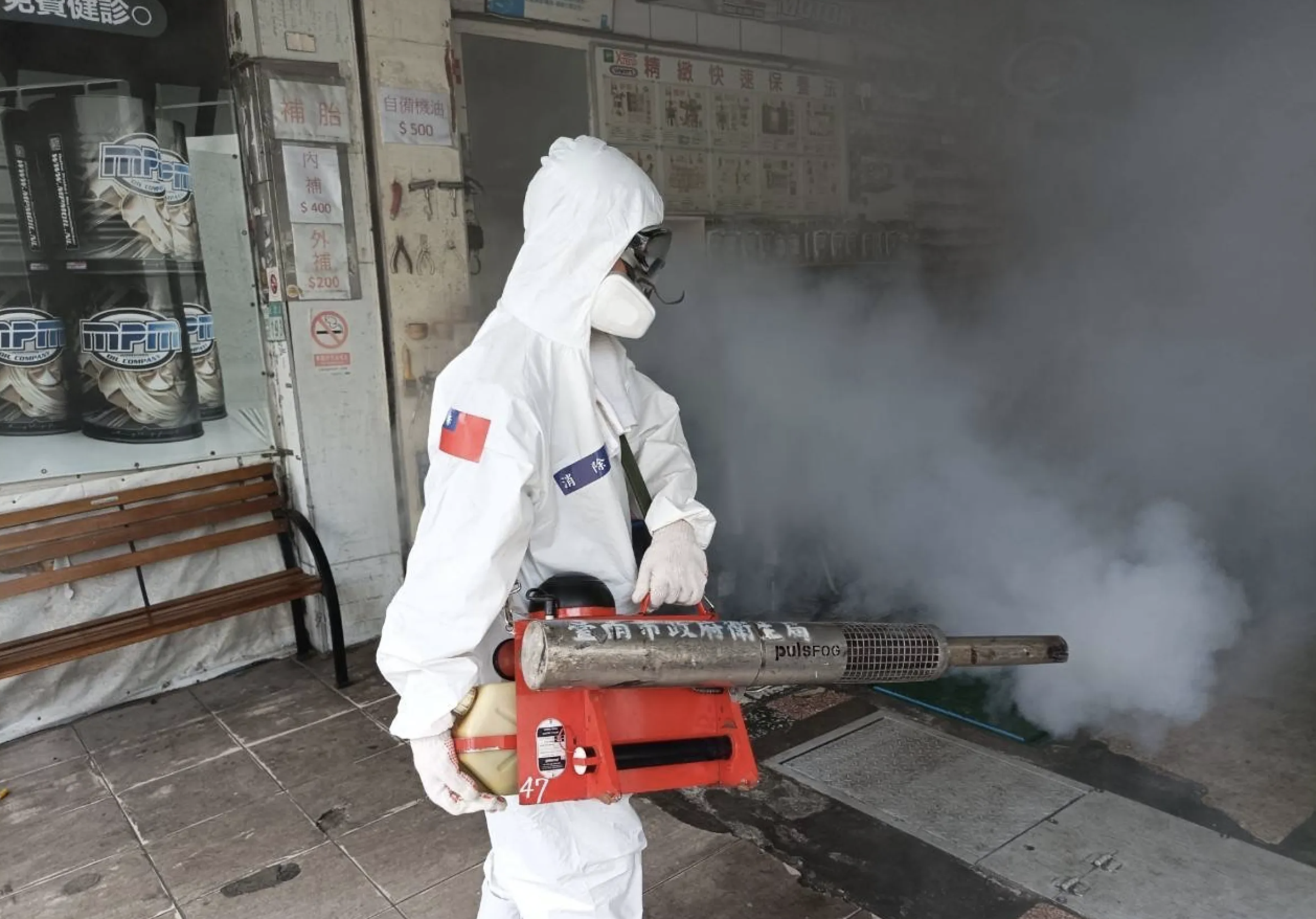 台南市登革熱疫情出現下降趨勢,疾病管制署副署長羅一鈞表示,接下來要拚10月底病例數減半。(示意圖,台南市衛生局提供)