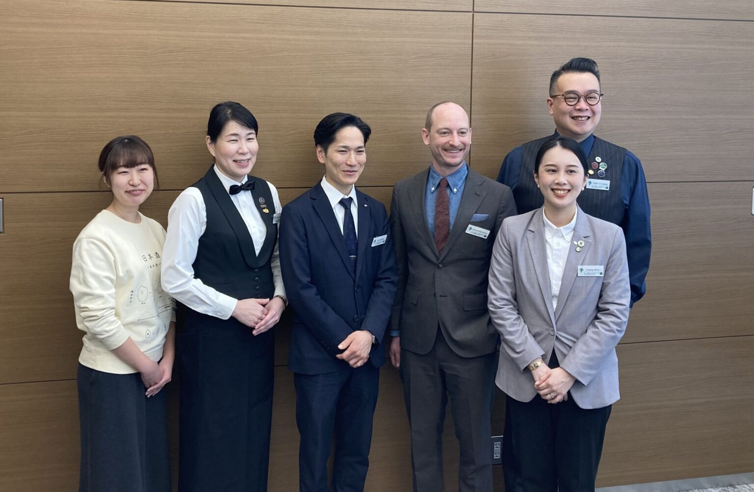 最後進入「世界唎酒師大賽」決選的6名參賽者。（翻攝自「世界唎酒師大賽」官網）