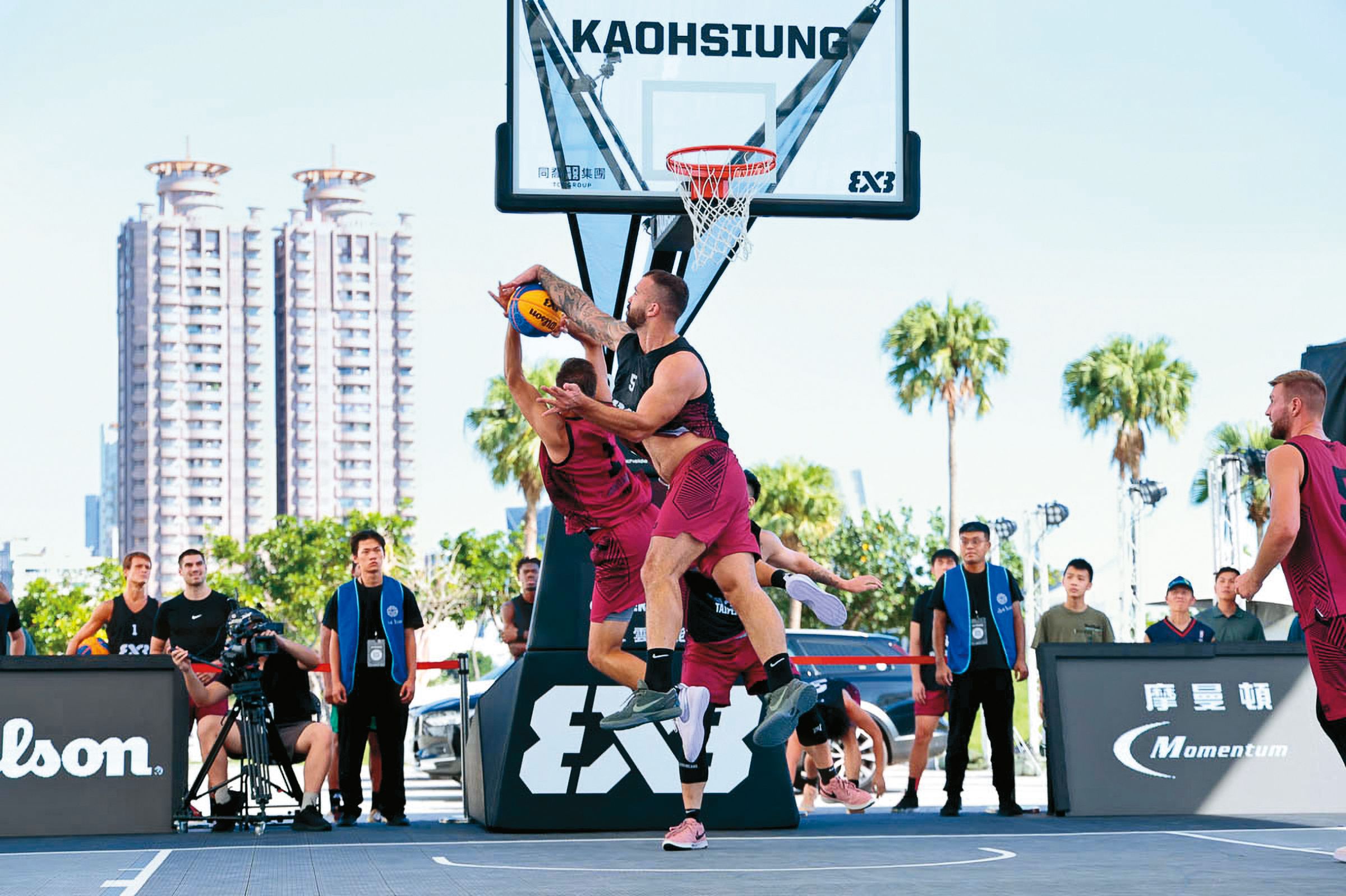 來自街頭的3X3籃球從分數機制、籃球到地板都跟全場的籃球賽不太一樣。（旺寶整合行銷提供）