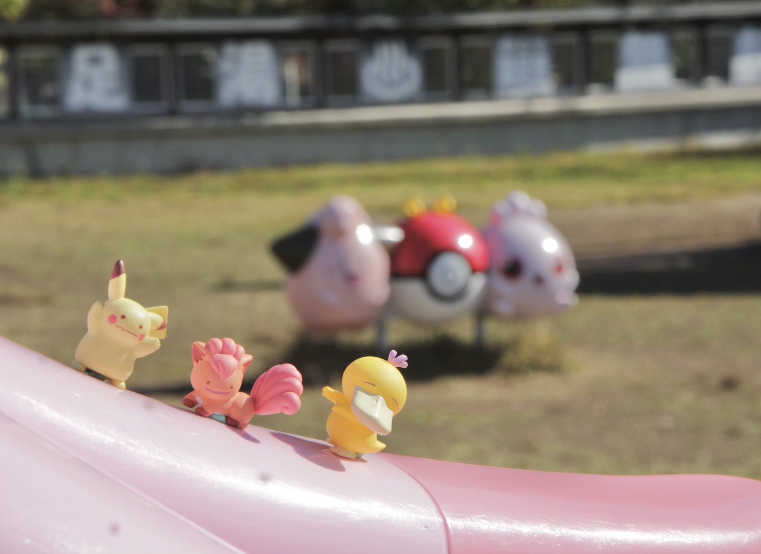 事前得知有吉利蛋公園的行程，我特地帶了寶可夢扭蛋、公仔一起來拍個合照。