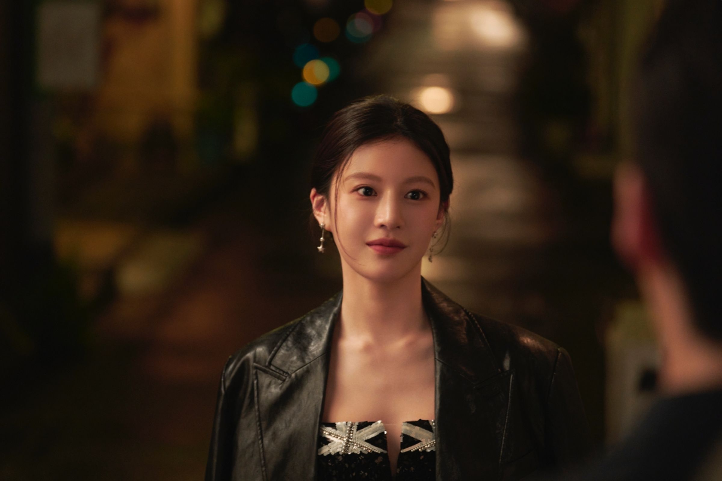 高允貞在《愛情怎麼翻譯？》是一夕成名的女明星。（Netflix提供）