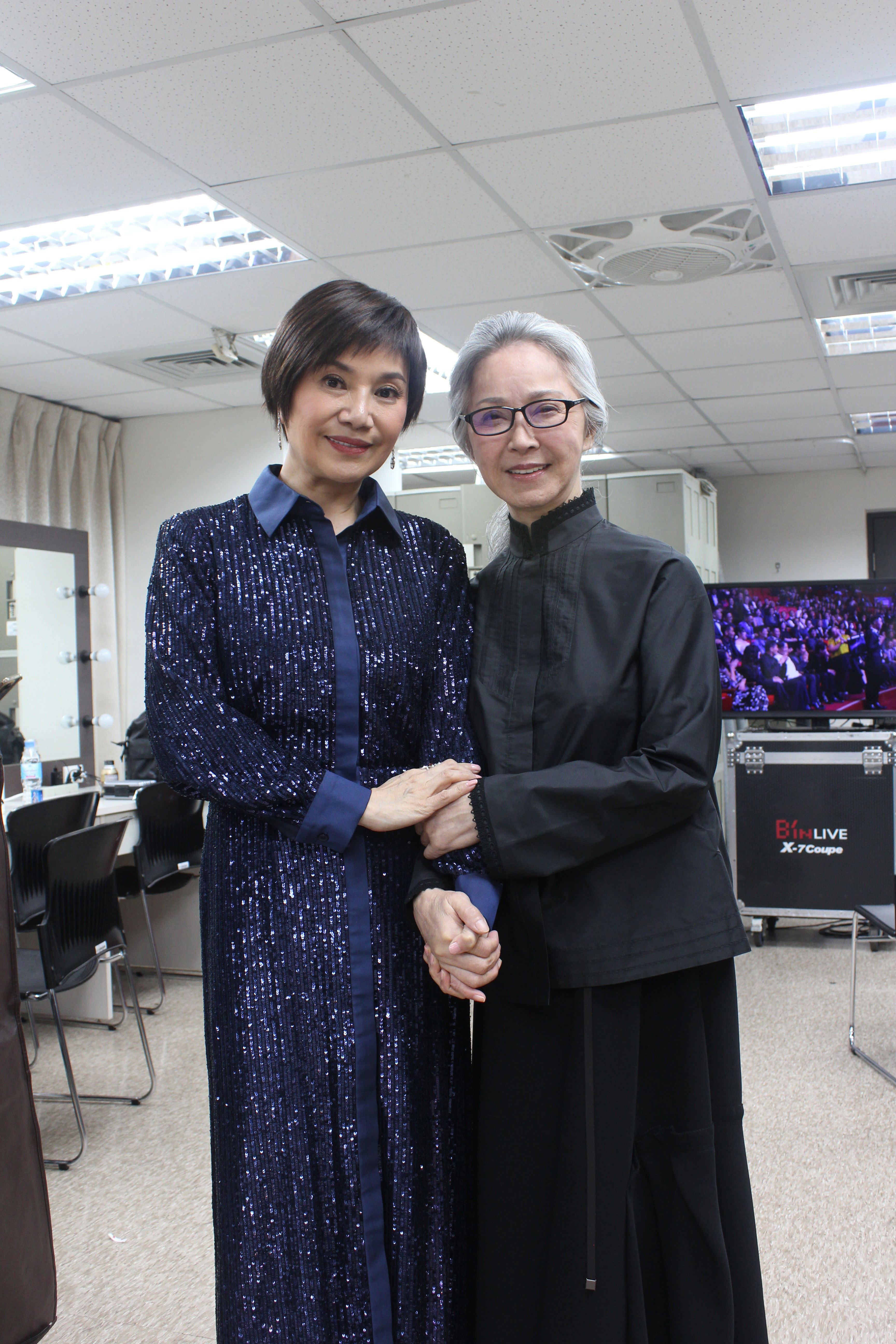 金鐘58戲劇類評審團總召唐美雲親自致意丁強先生的貢獻,李璇也期許代夫傳承精神。(亞凰國際娛樂提供)