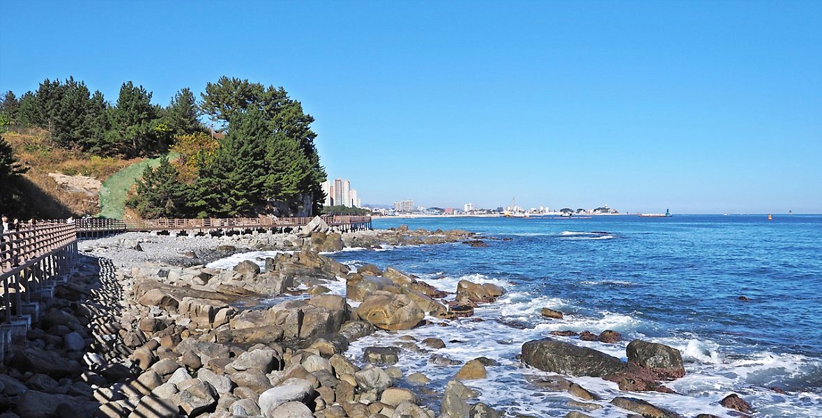 今日驚傳有4名北韓人士搭木船經東海在南韓江原道束草市的外瓮峙港上岸。（翻攝自외옹치항）