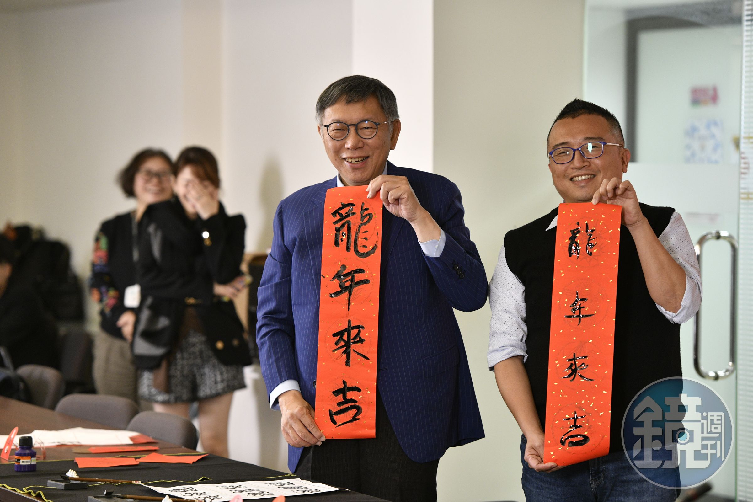 對於柯文哲(左)失言爆學歷歧視爭議,周榆修(右)則幫滅火稱有誤會。
