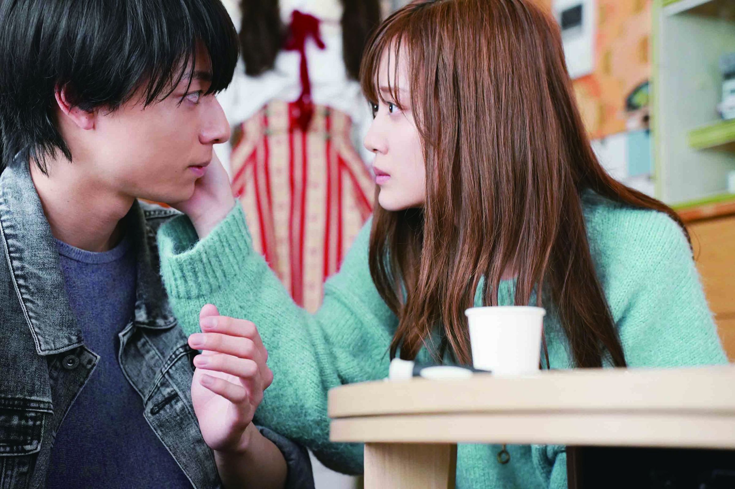 作間龍斗（左）和山下美月（右）在《和山田談場Lv999的戀愛》上演姐弟戀。（天馬行空提供）