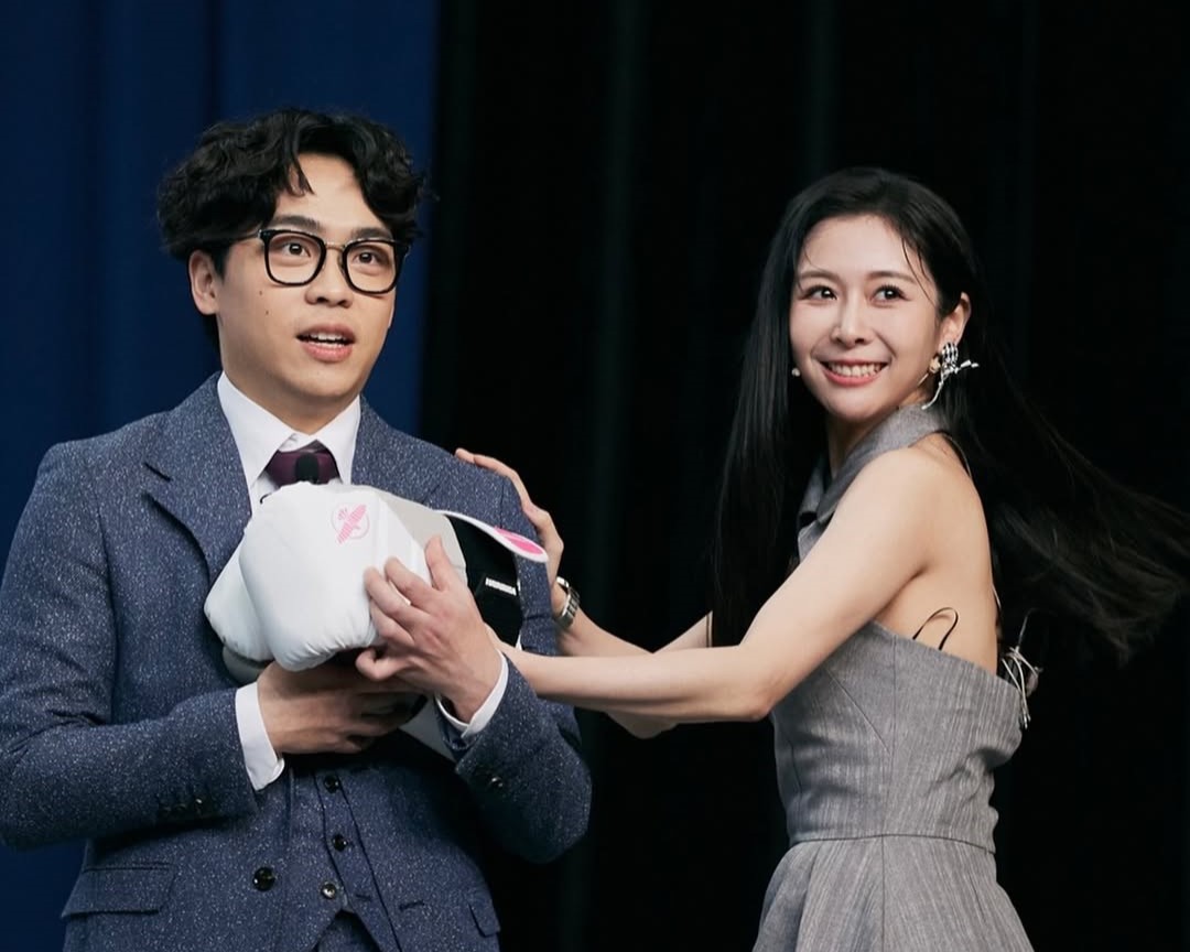 賀瓏與Albee被質疑「無縫接軌」從同事升格情侶。（翻攝Instagram@albeefin）