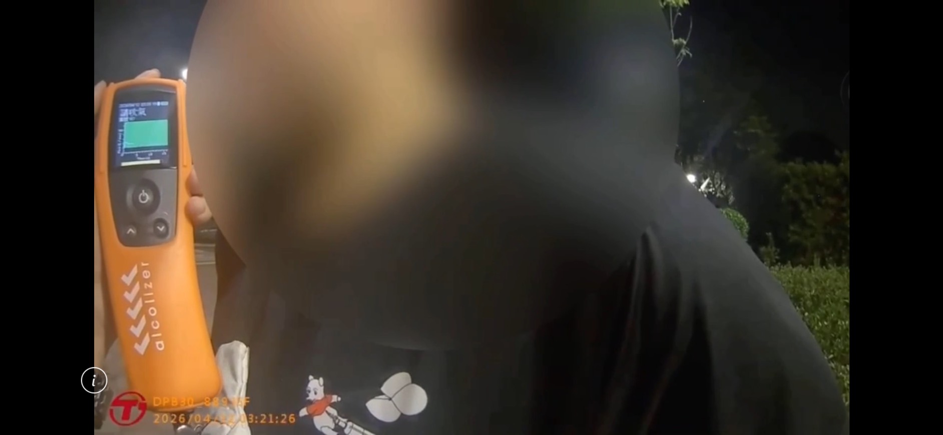 呂姓女現役軍人宿醉未退仍開車上路,經警方酒測後數值超標送辦。翻攝畫面