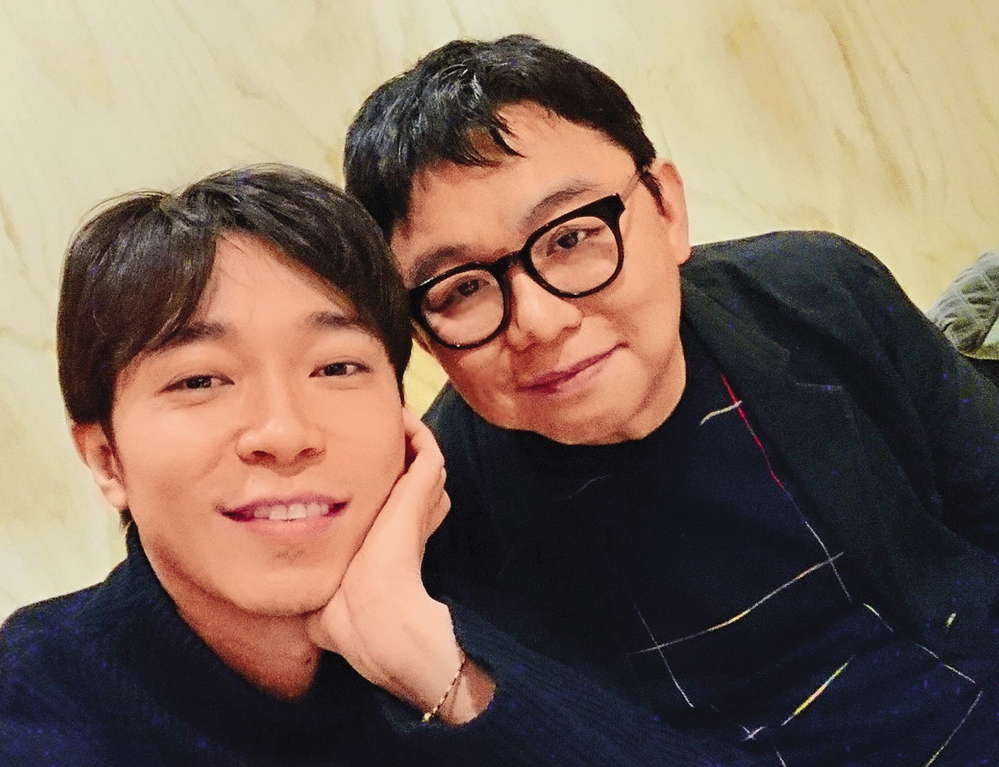 青峰（左）多年來感謝林暐哲（右）的知遇之情，最後卻對簿公堂。（翻攝自青峰臉書）