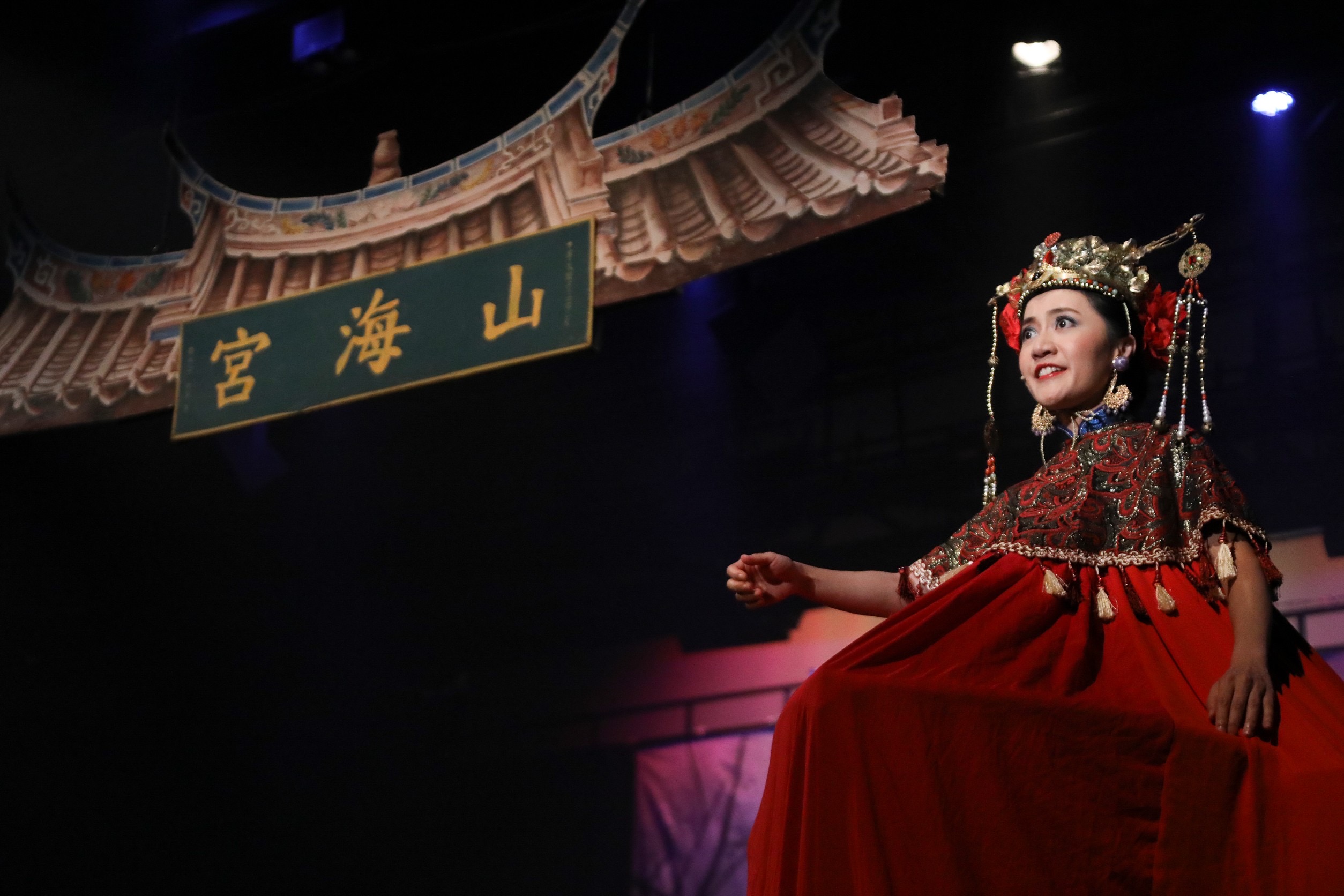 陳婉婷在舞台劇《熱天酣眠》中一人分飾2角，飾演媽祖和奶奶。（阮劇團提供）