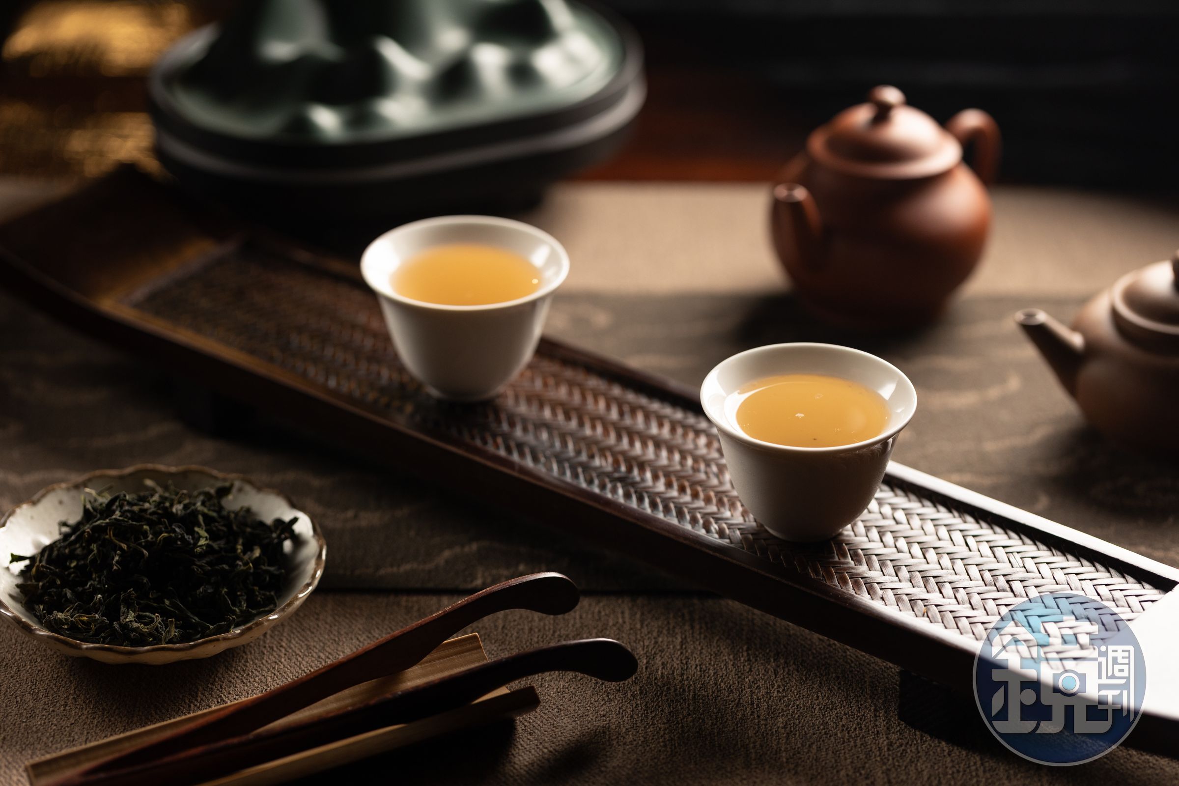 一口茶系列中,以文山包種茶、琴酒、檸檬調製的茶酒Shot「小團圓」。(360元/2杯)