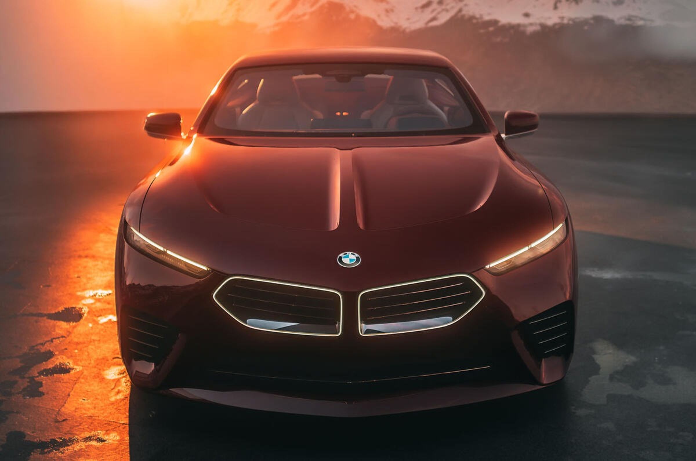 Speedtop可視為去年同場發表的Skytop概念車的「精神延續」，BMW將它定位為現代版的獵跑車詮釋。這類車型其實BMW早有前例，如Z3 M Coupé、Z4 Coupé，以及2023年的Z4 Touring Coupé概念車。
