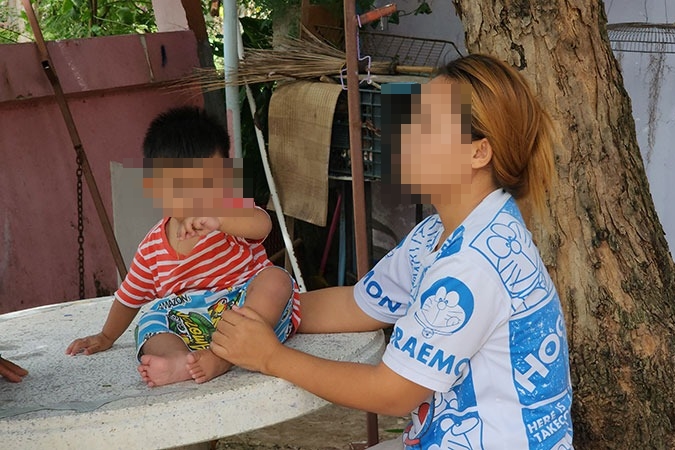 33歲單親媽媽絕望表示，願意販賣自己的器官籌措1歲兒生活費。（翻攝自naewna.com）